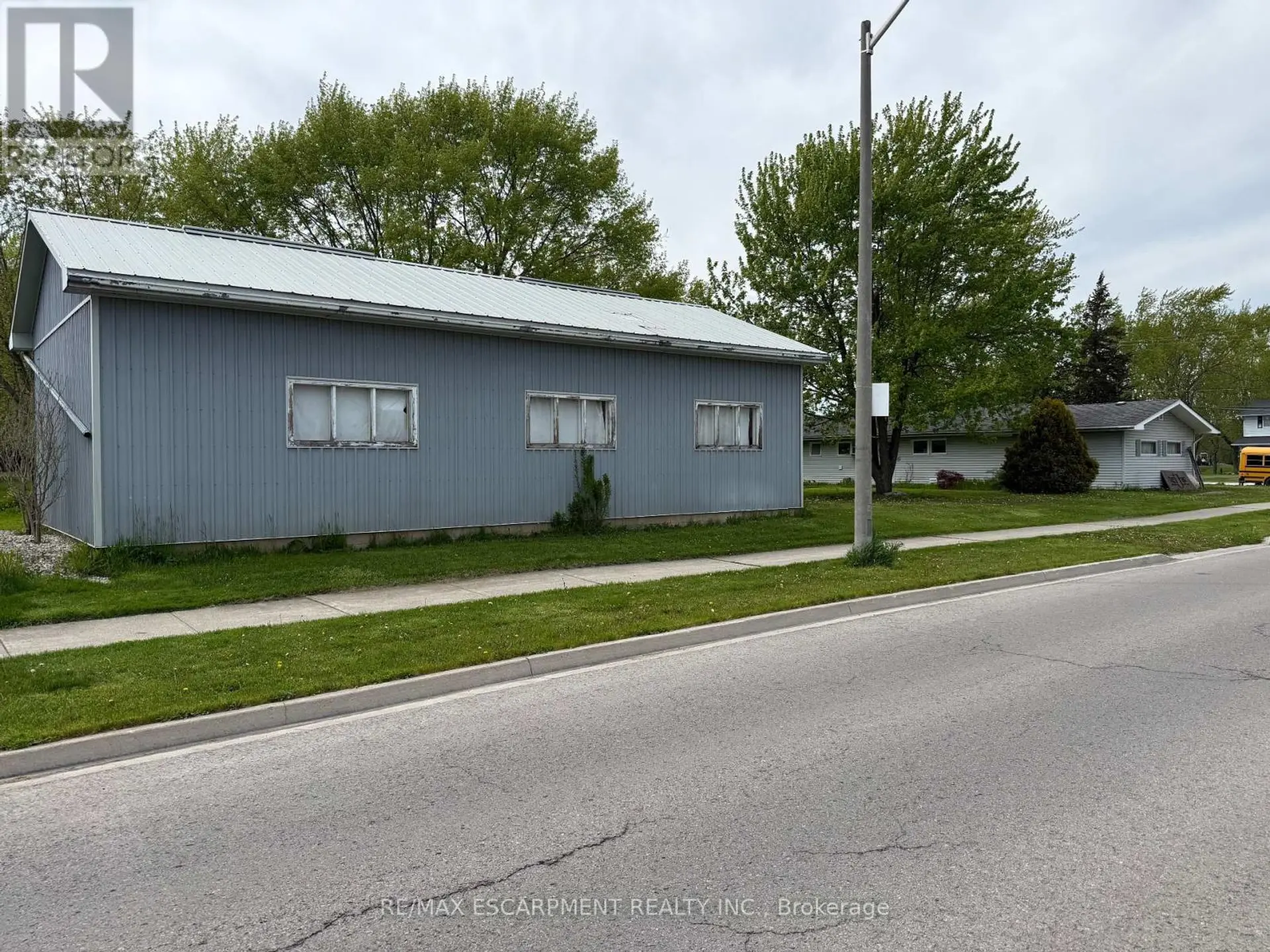 3931 MAIN STREET W - Image 9