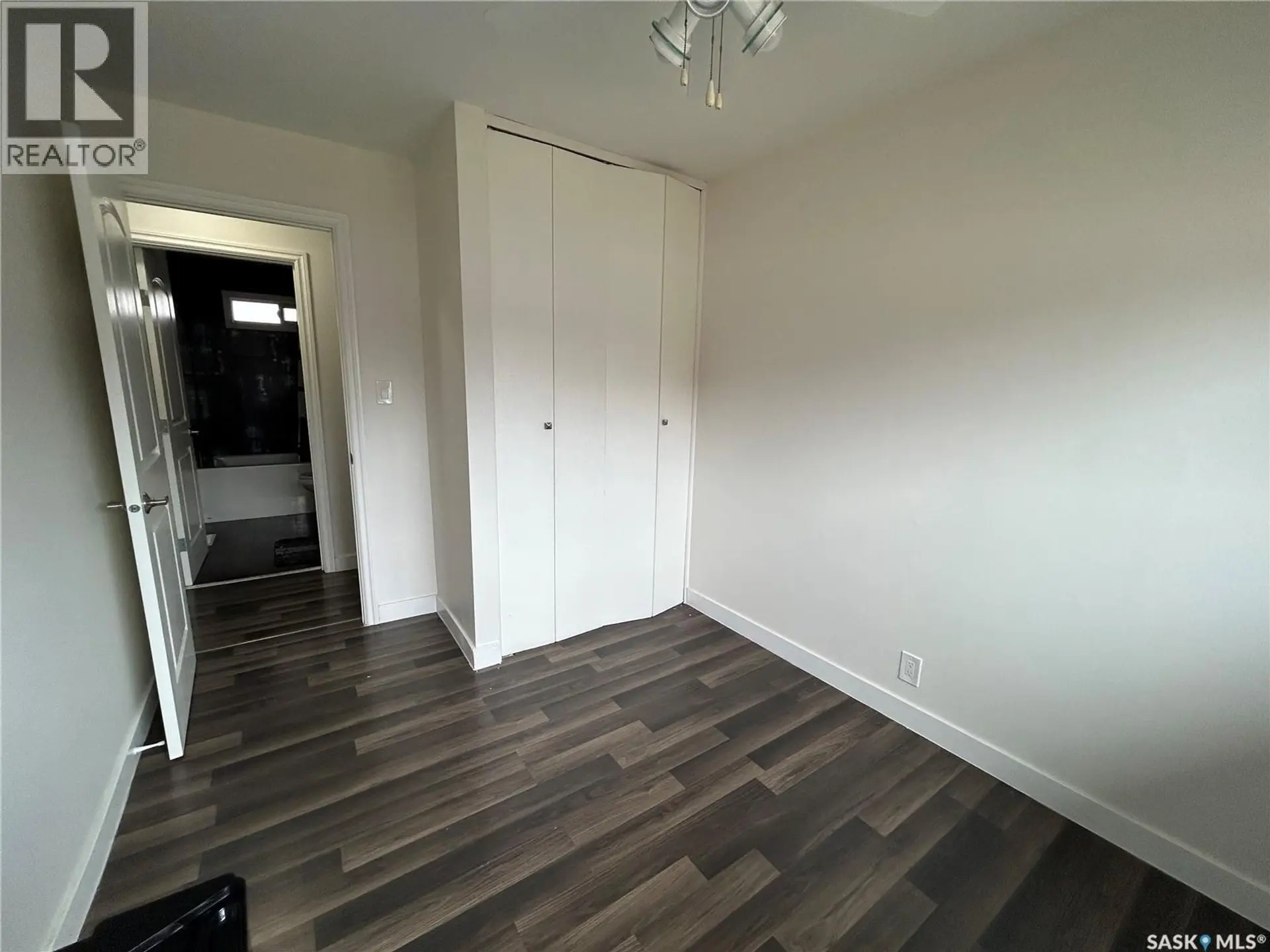 2616 Clarence AVENUE S - Image 10