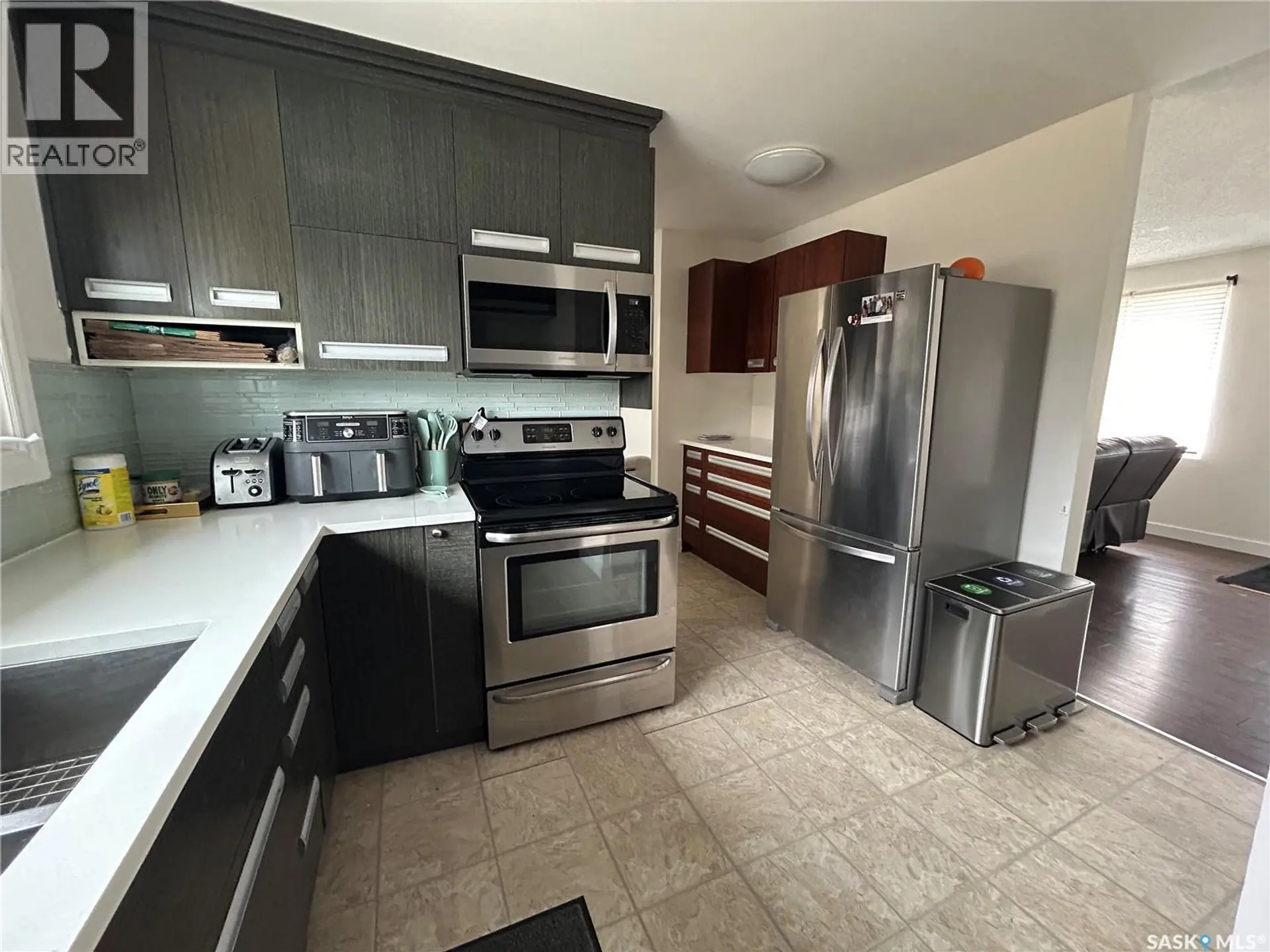 2616 Clarence AVENUE S - Image 6