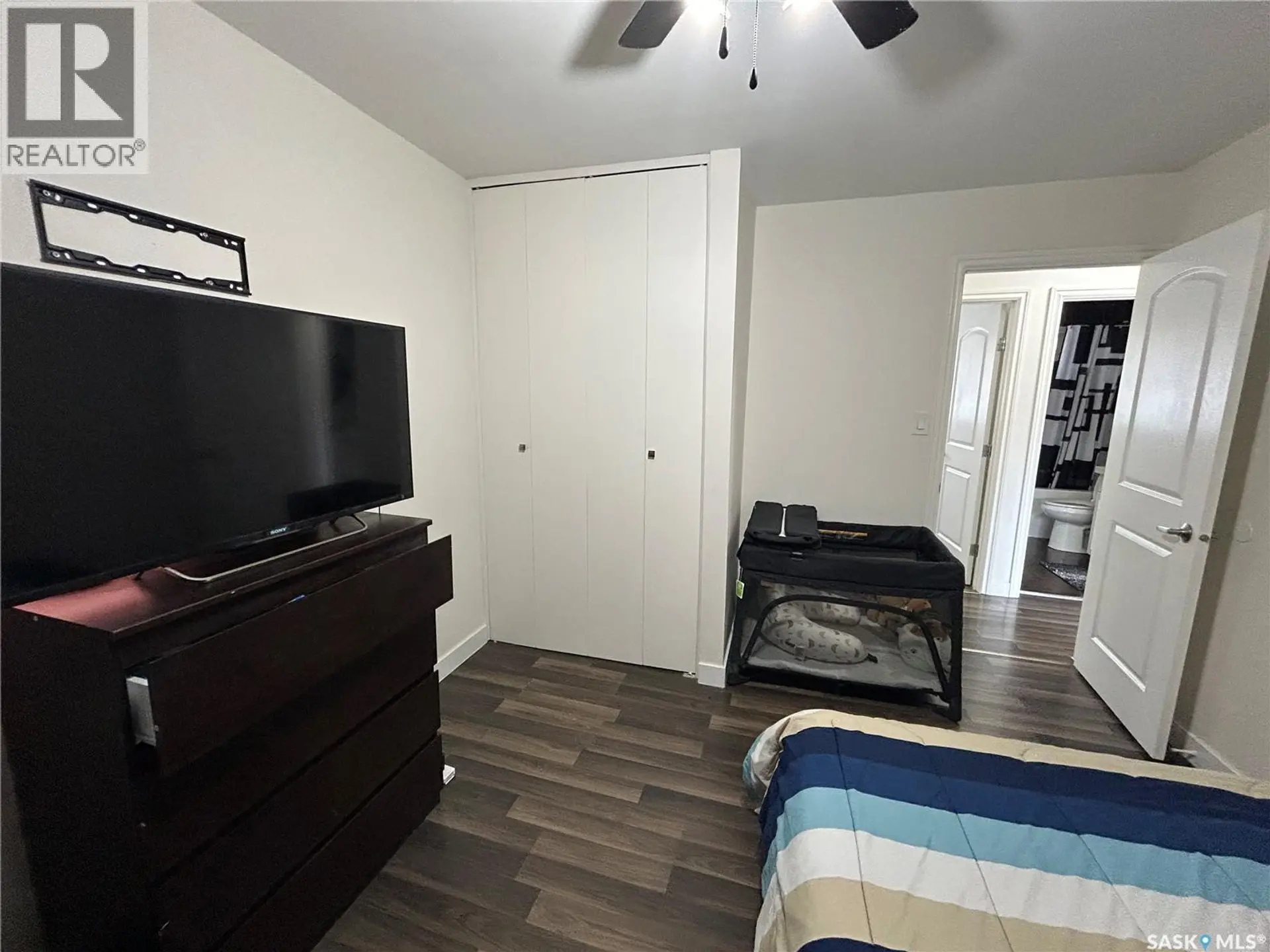 2616 Clarence AVENUE S - Image 9