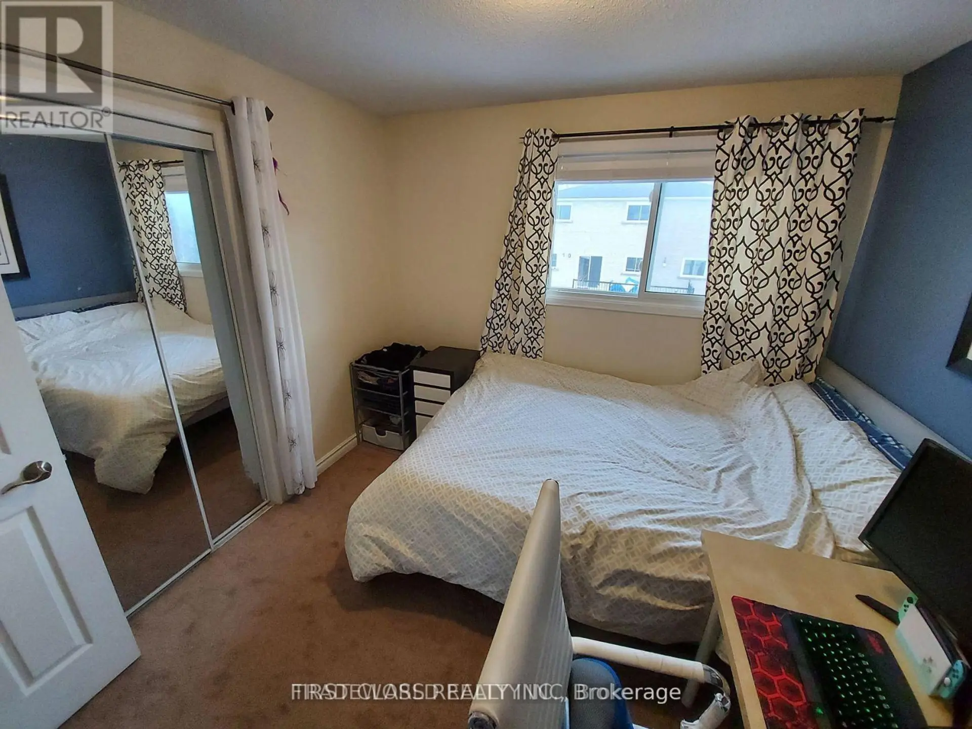 880 LESLIE VALLEY DRIVE - Image 2