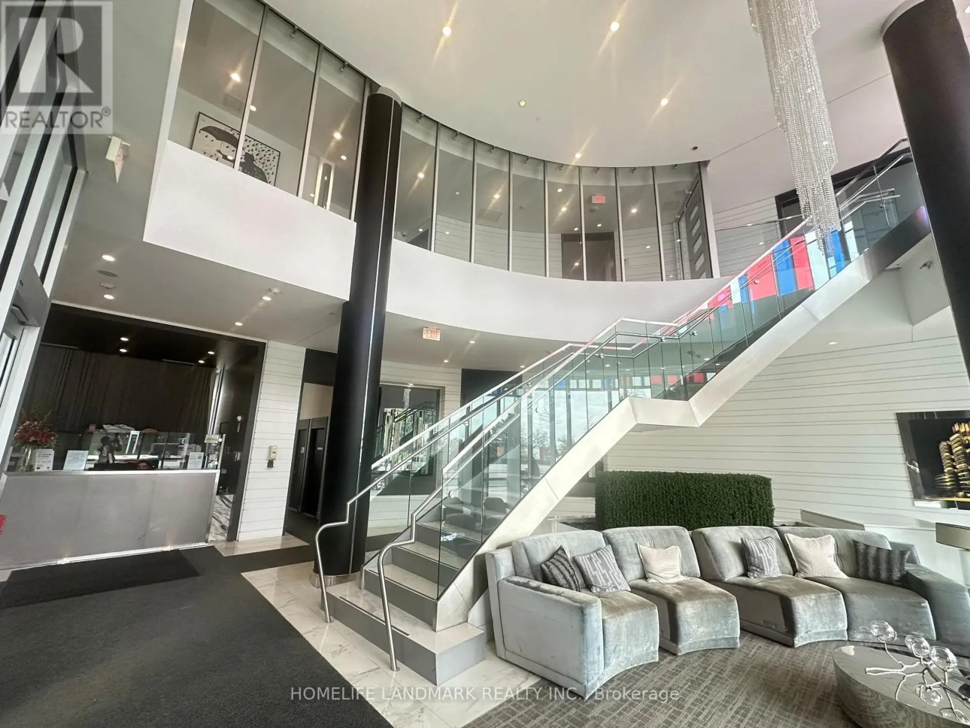 #745 9471 YONGE STREET - Image 3