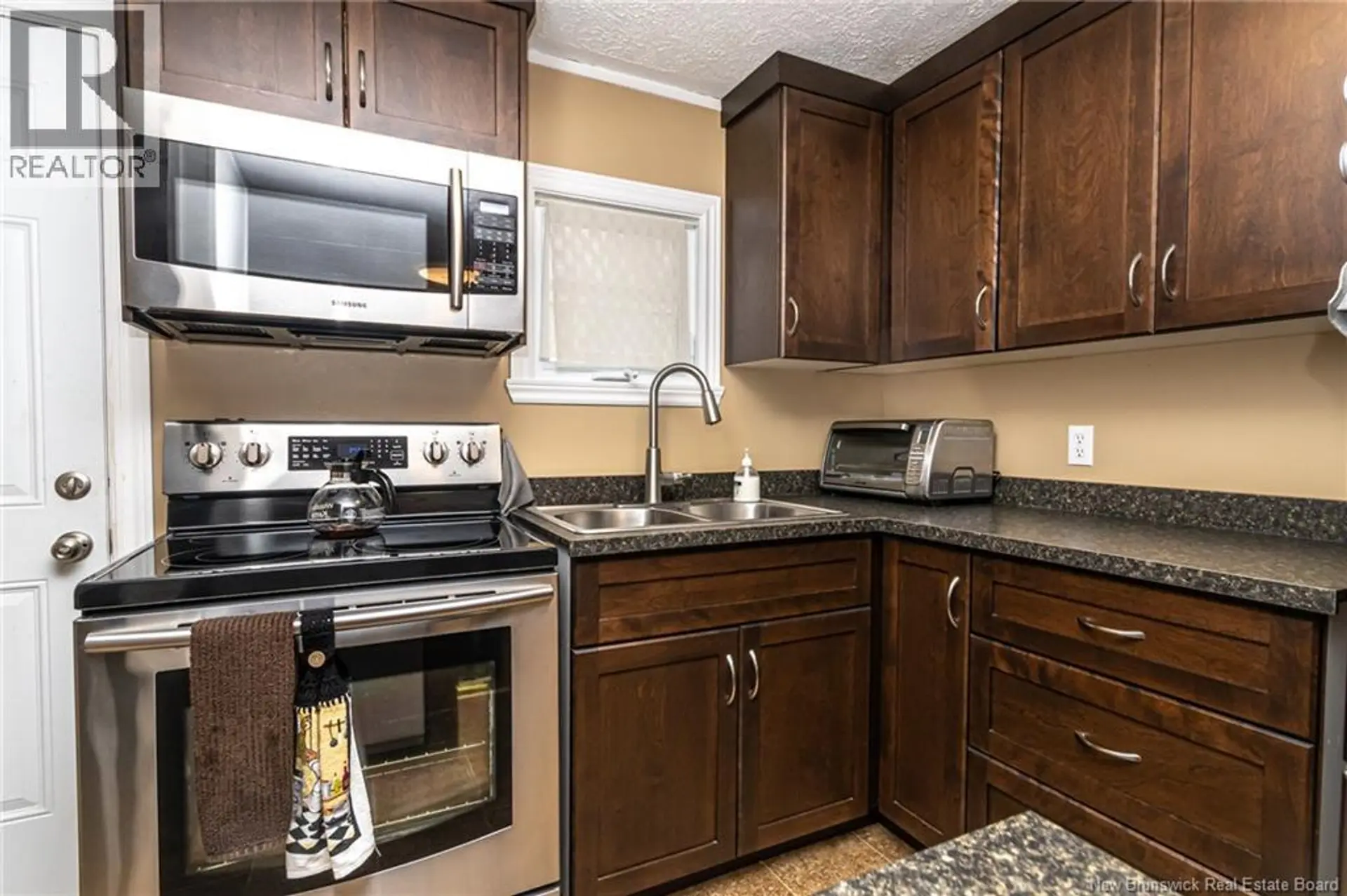 86 Hedgeview Drive - Image 10