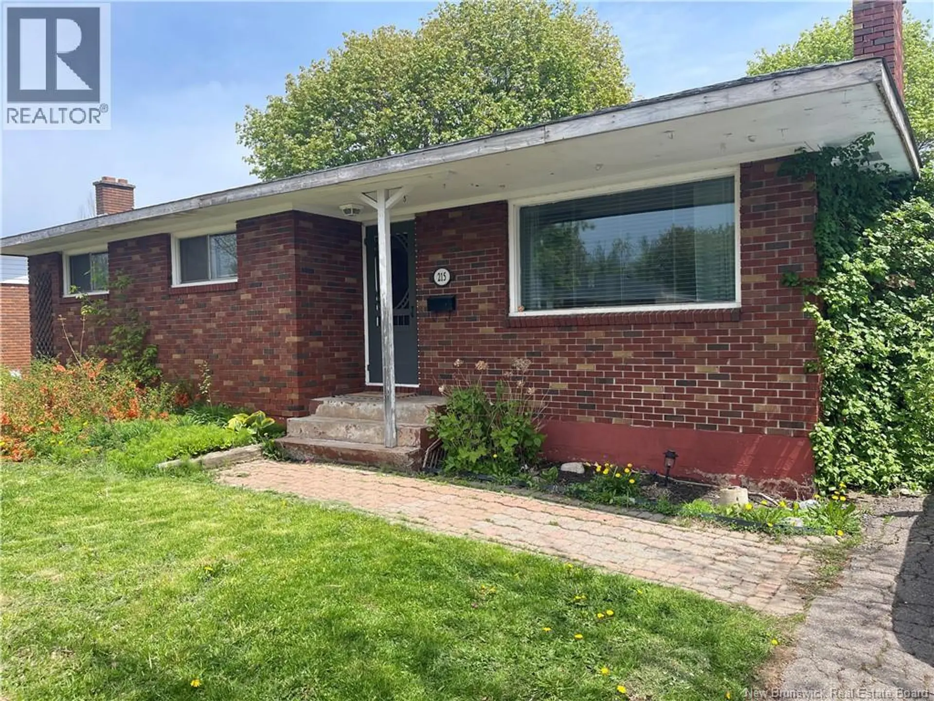 215 Edgett Avenue - Image 1