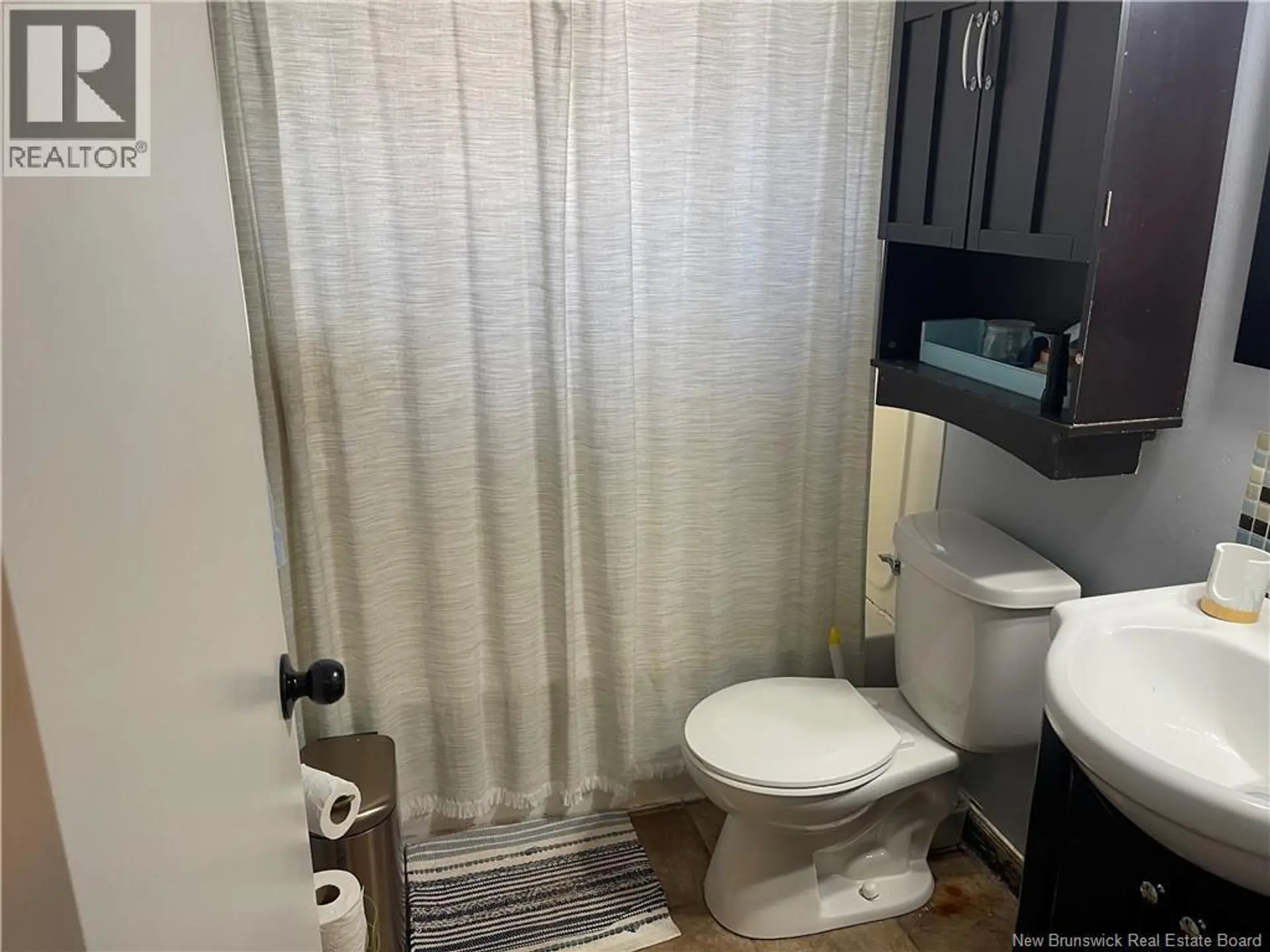 215 Edgett Avenue - Image 11
