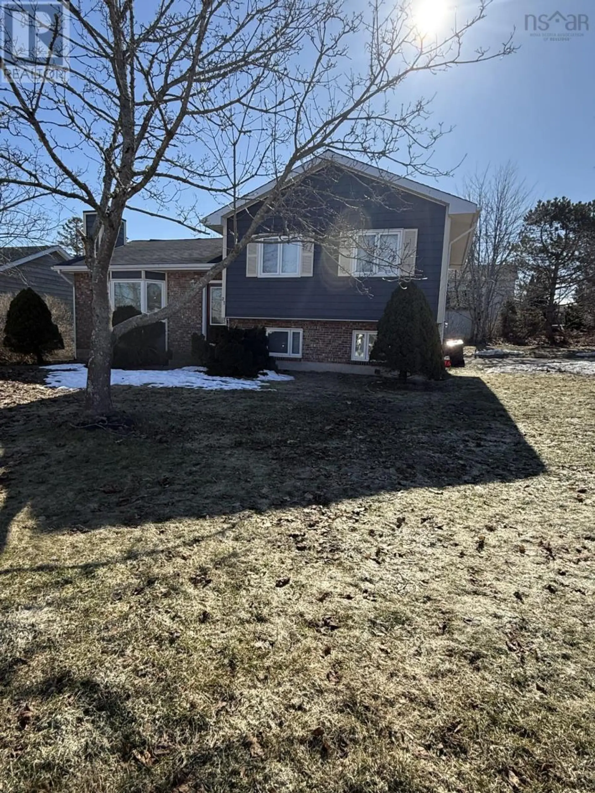 27 CENTENNIAL DRIVE - Image 5