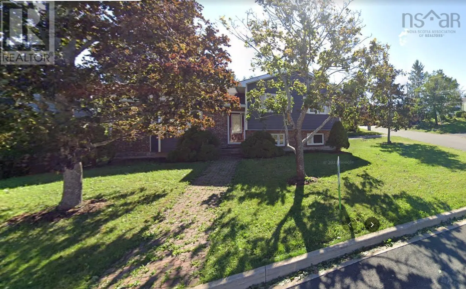 27 CENTENNIAL DRIVE - Image 2