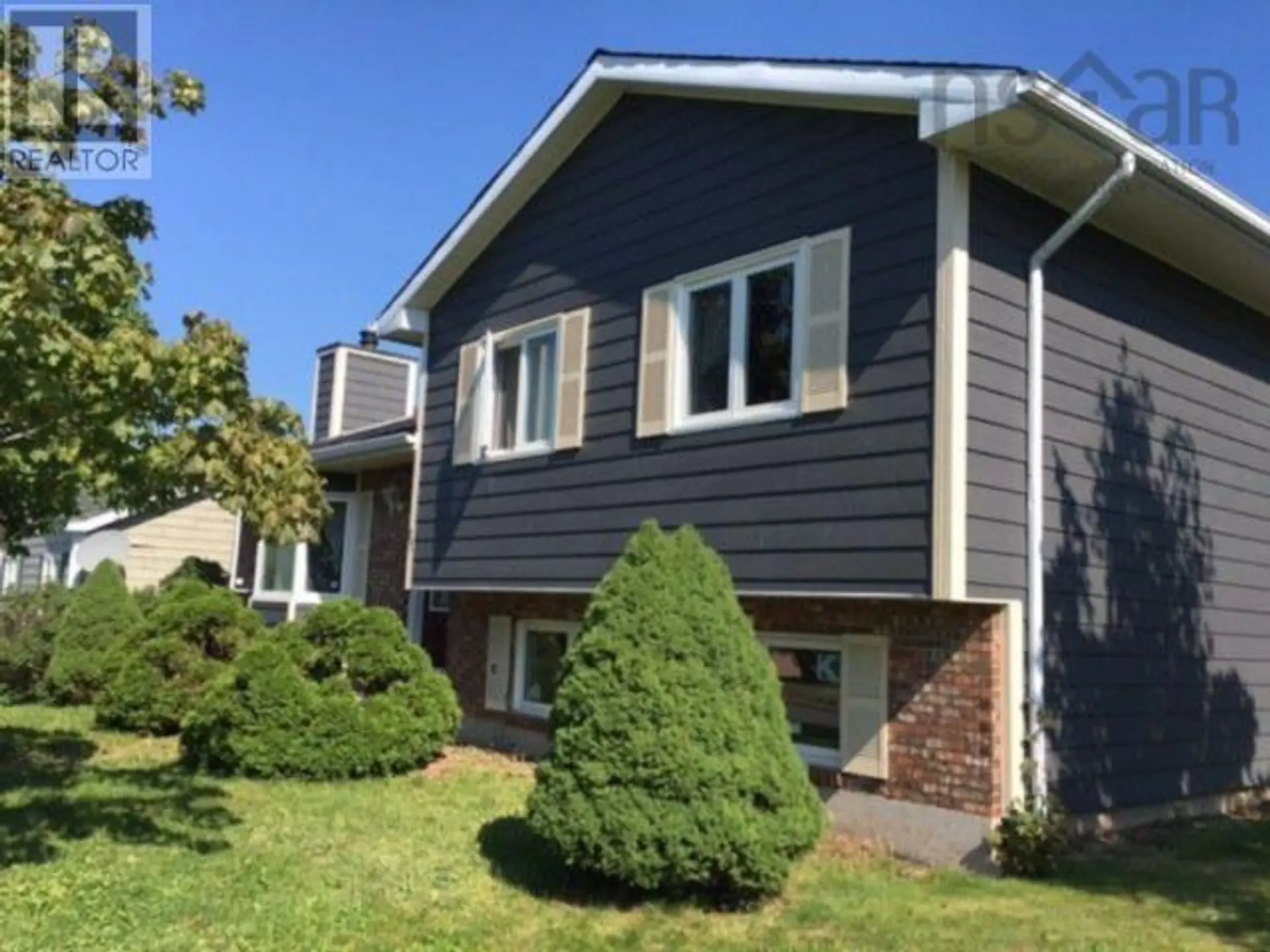 27 CENTENNIAL DRIVE - Image 1