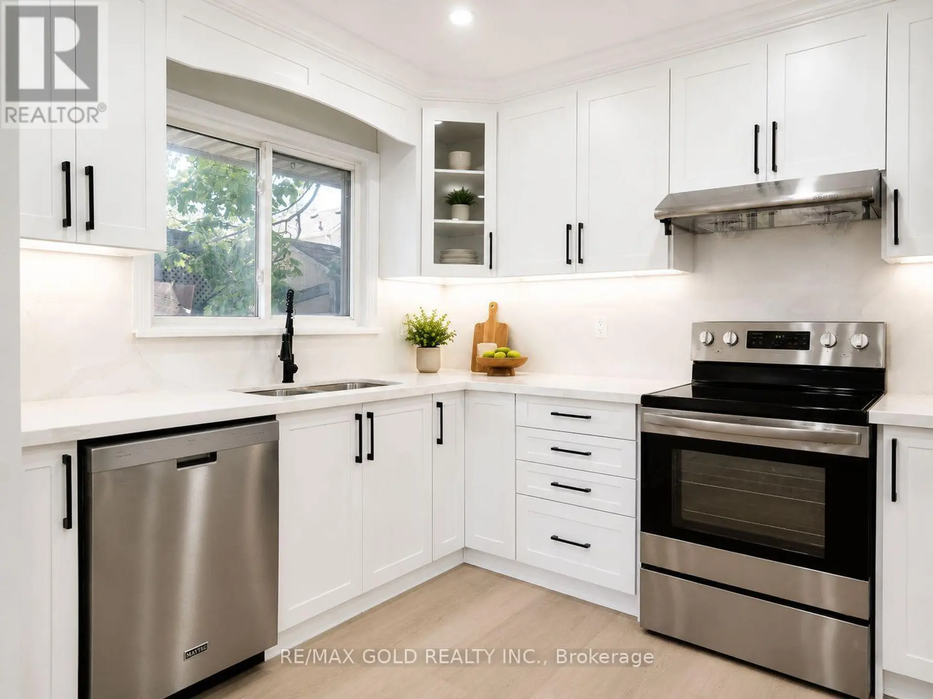 3 HEMLARK COURT - Image 2