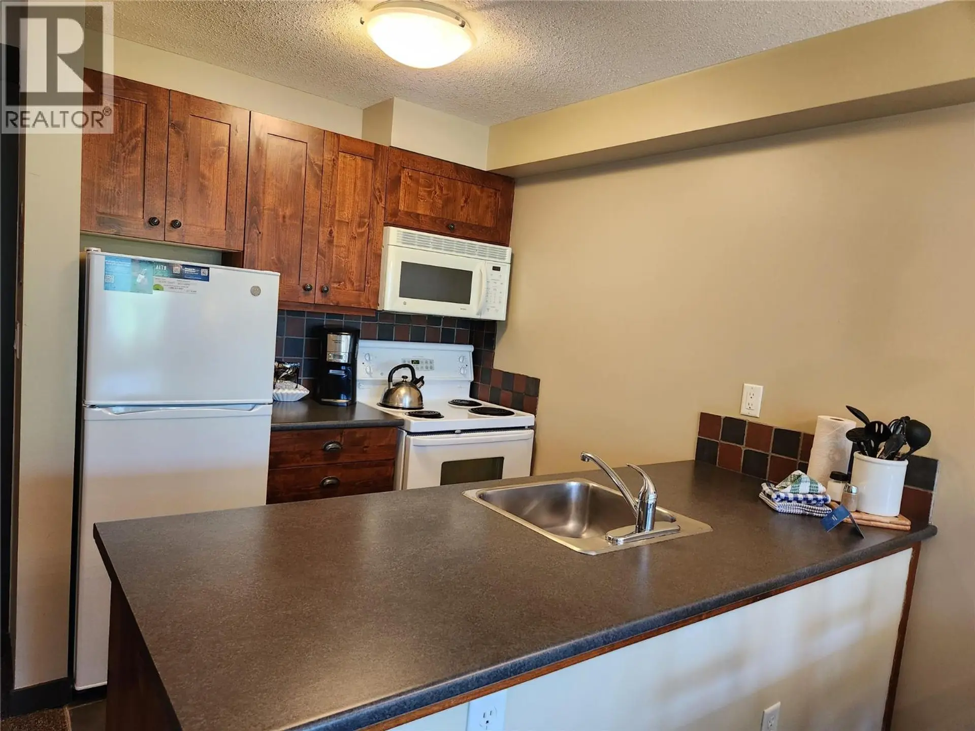 #305 2070 Summit Drive - Image 1