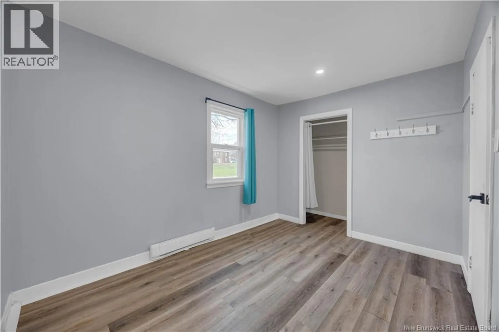 215 Somerset Street - Image 10