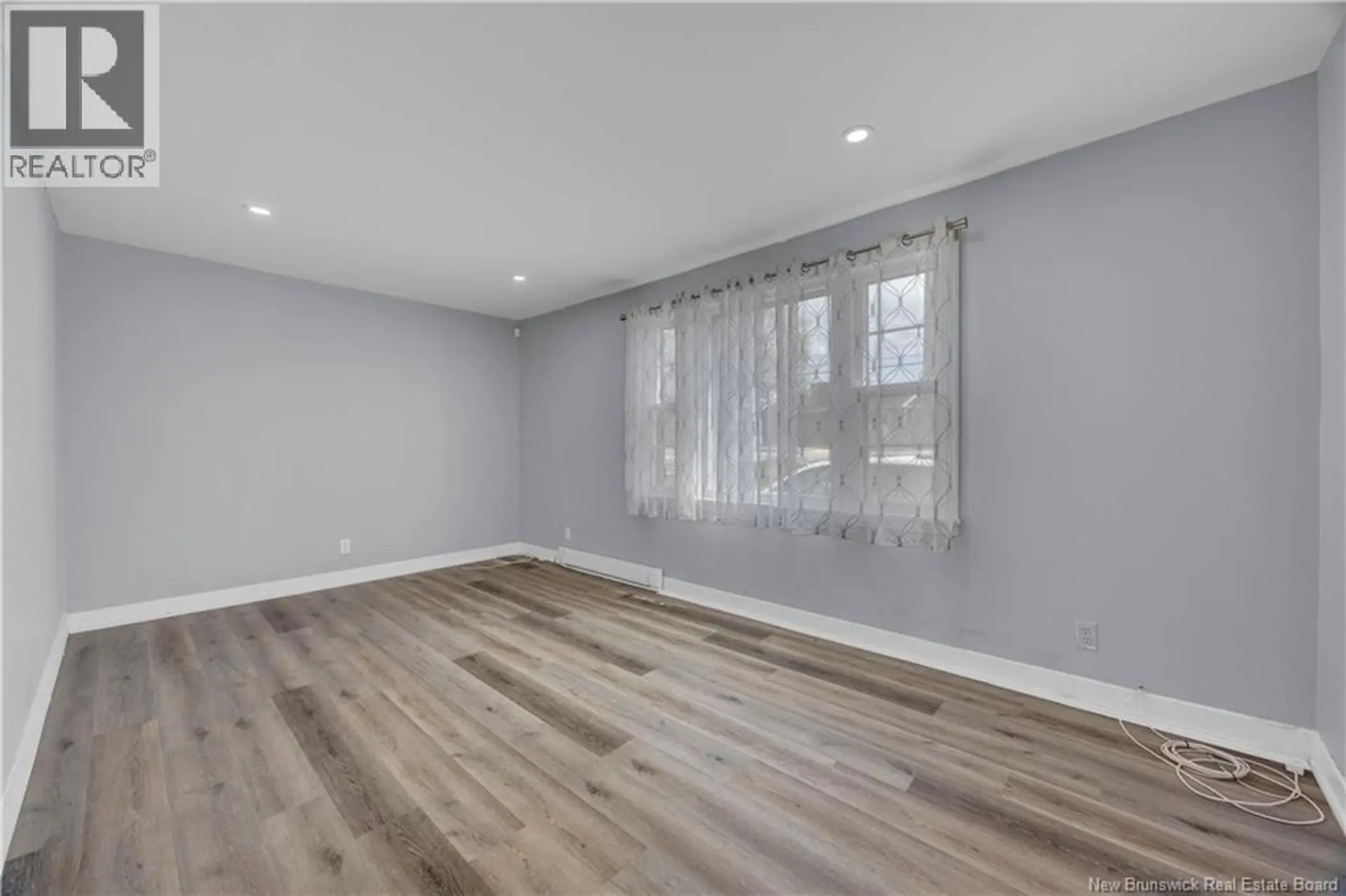 215 Somerset Street - Image 4