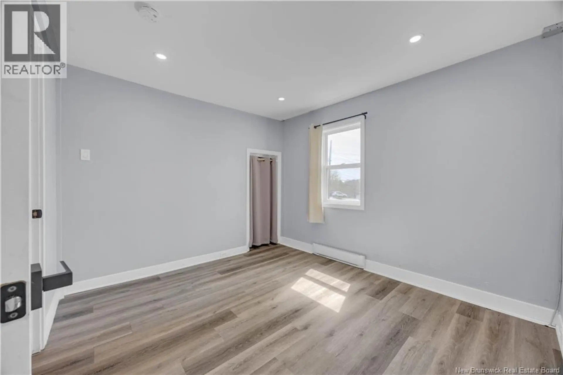215 Somerset Street - Image 6
