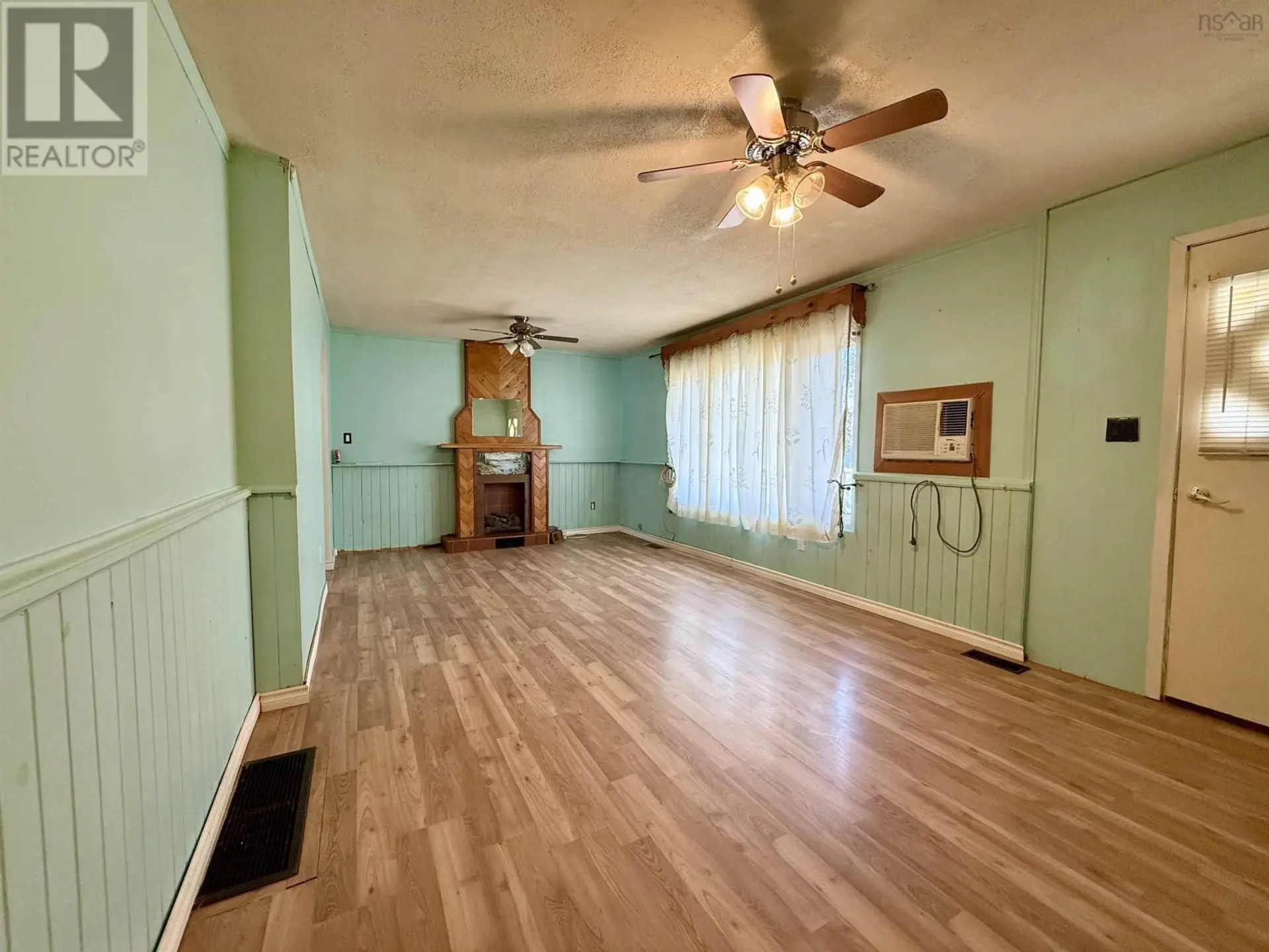7427 Highway 14 - Image 5