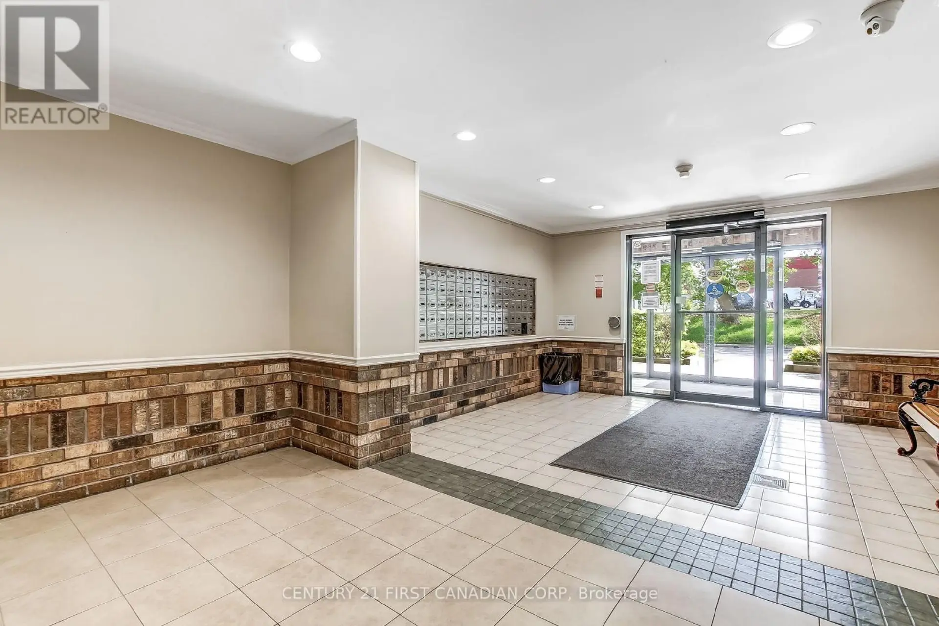 #204 986 HURON STREET - Image 3
