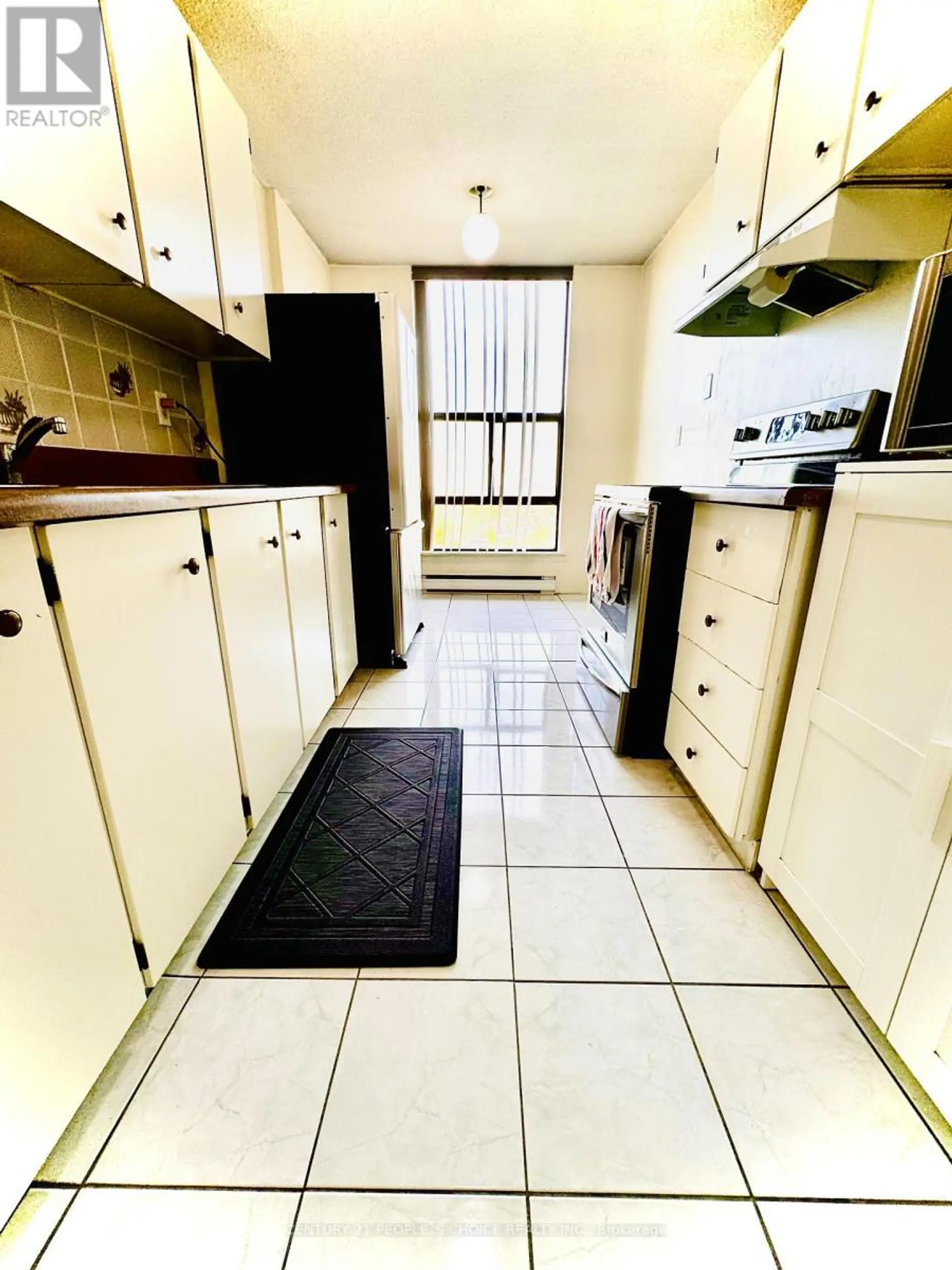 #1205 21 KNIGHTSBRIDGE ROAD - Image 4
