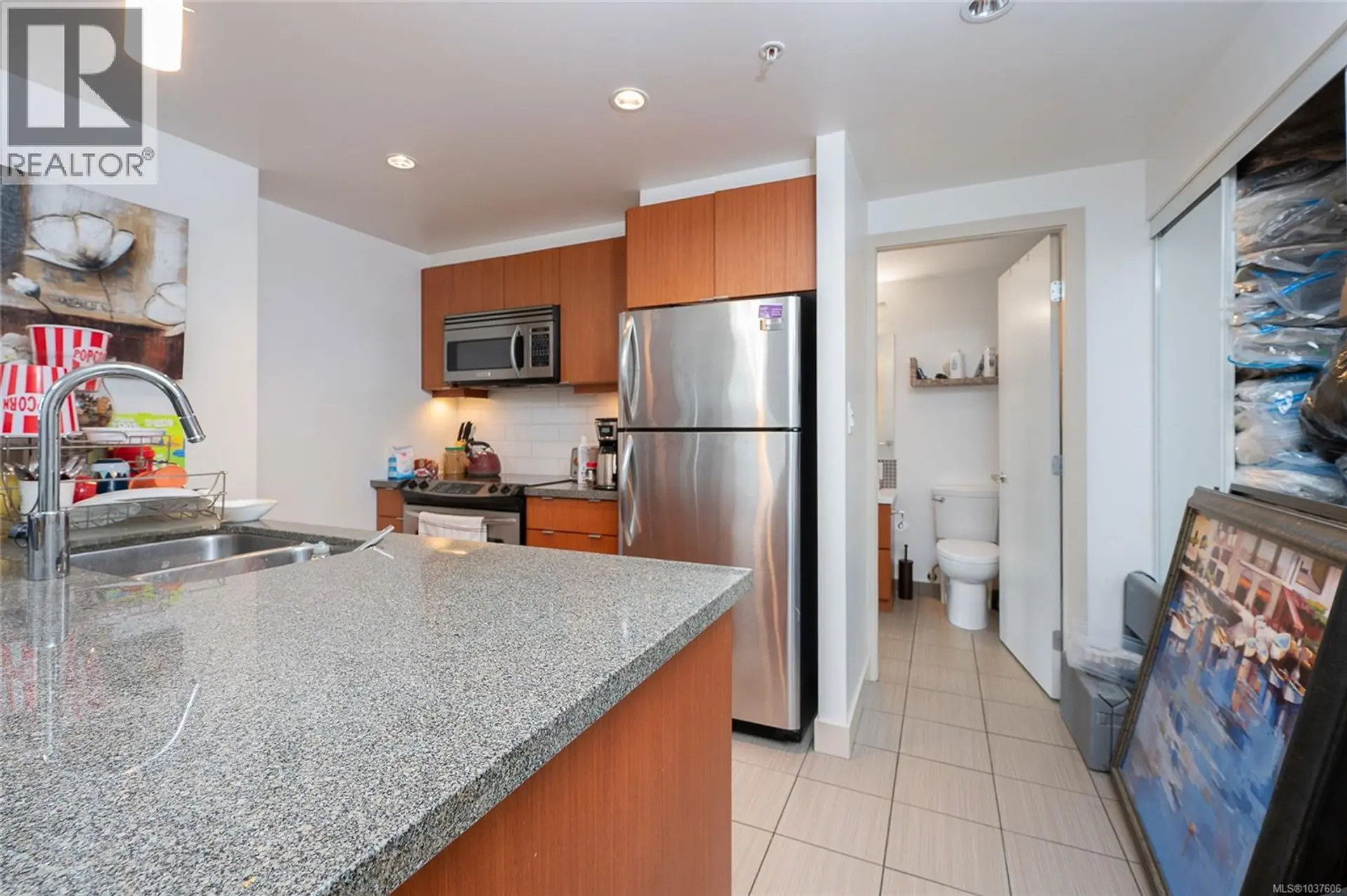 #311 760 Johnson St - Image 4