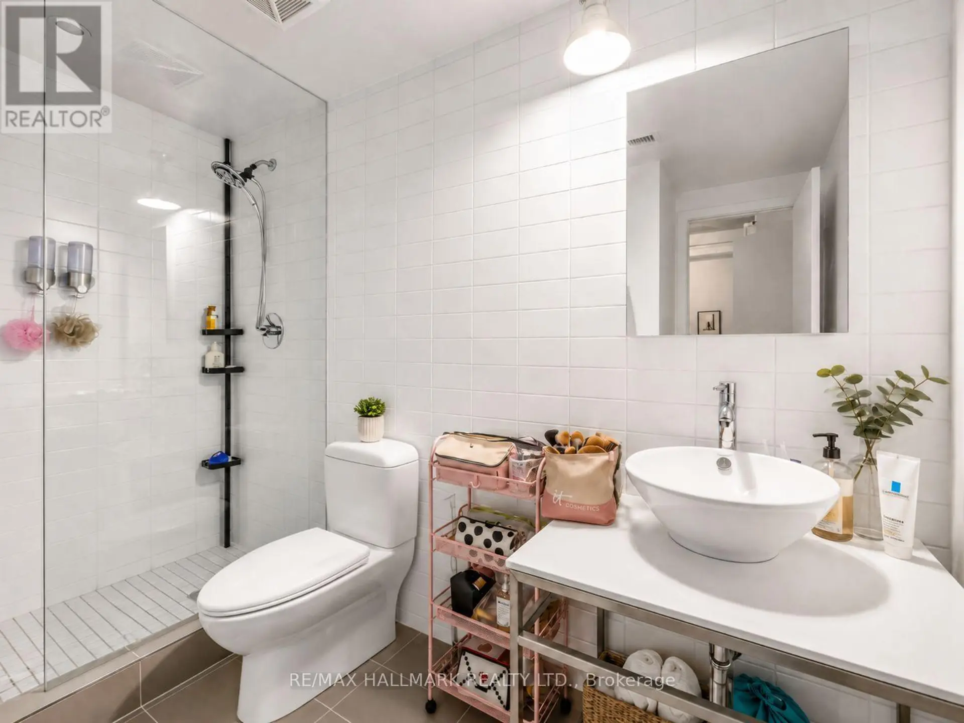 #213 75 PORTLAND STREET - Image 4