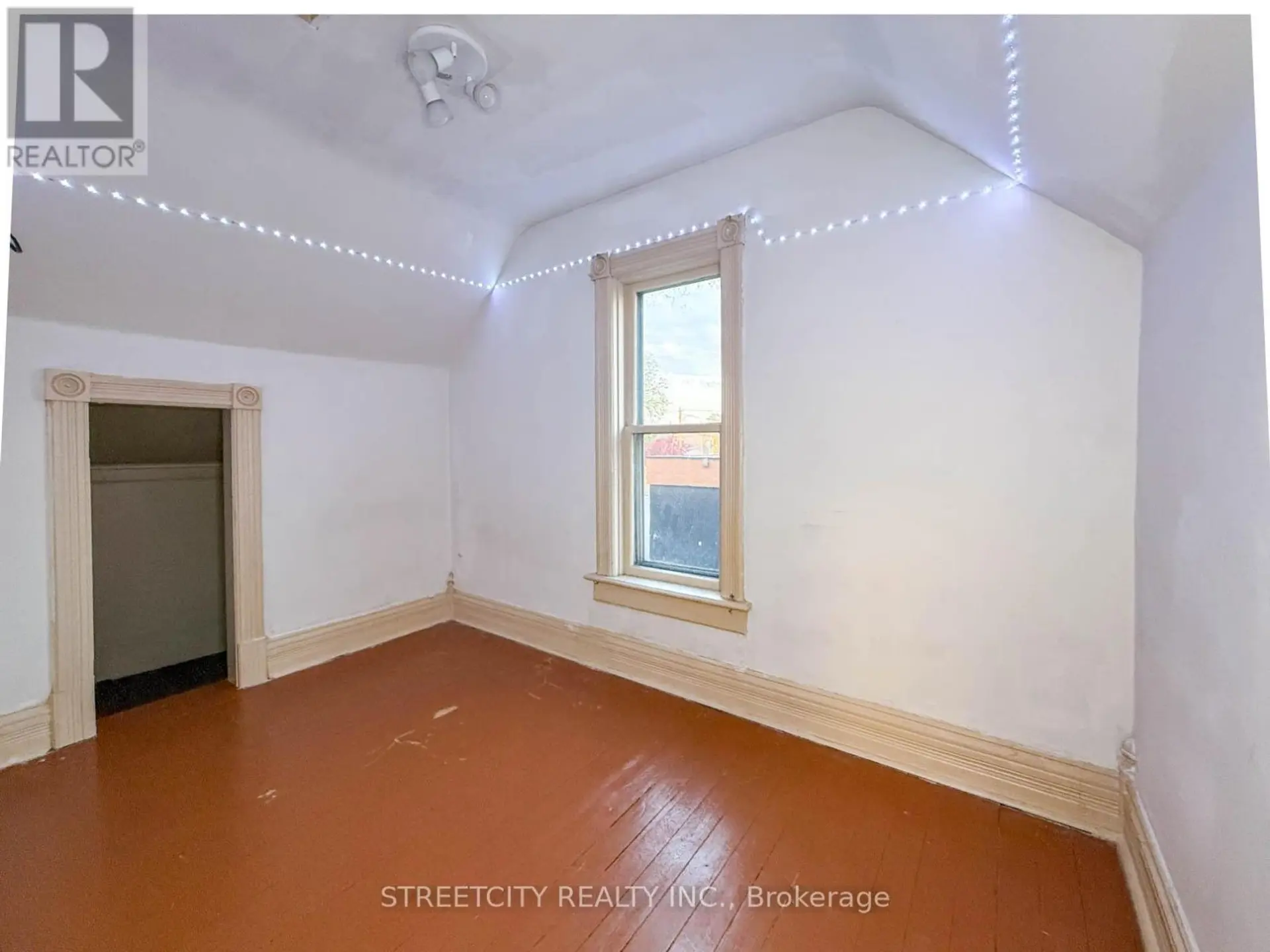 305 ST CLAIR STREET - Image 7
