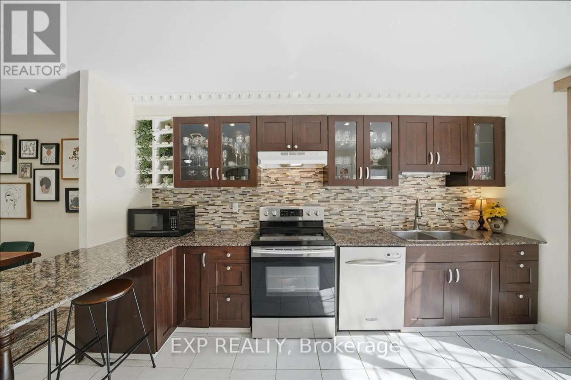 #167 1055 DUNDAS STREET E - Image 4