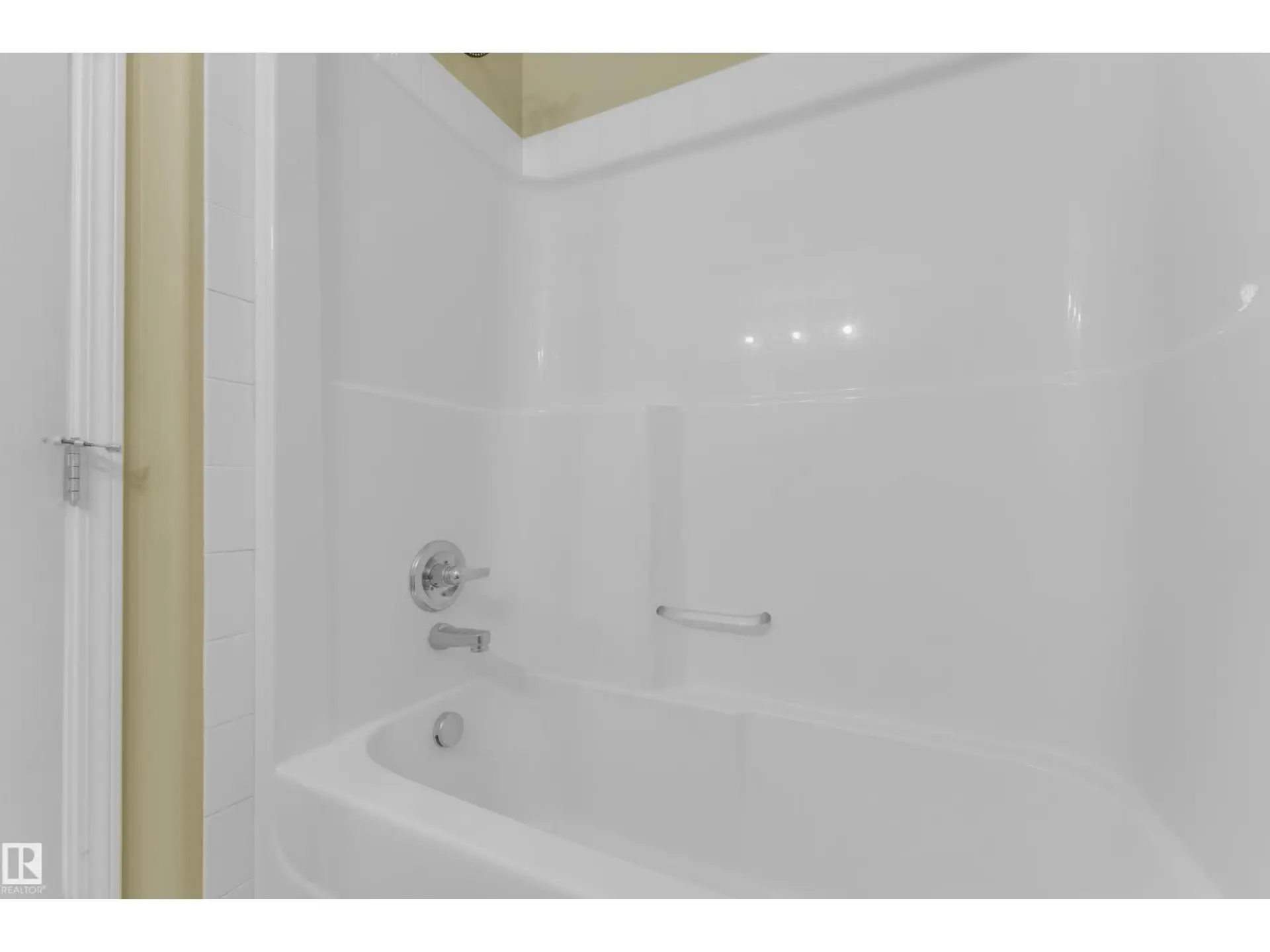 #440 3425 19 ST NW - Image 12