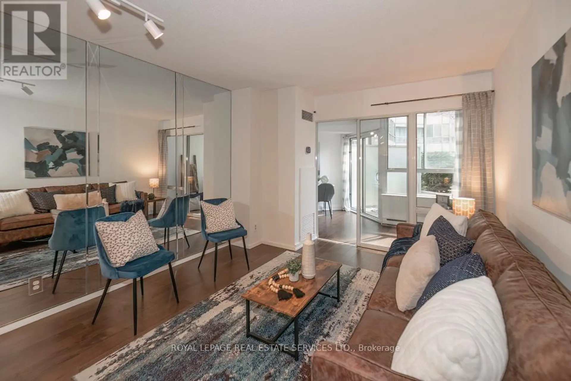 #320 711 BAY STREET - Image 10