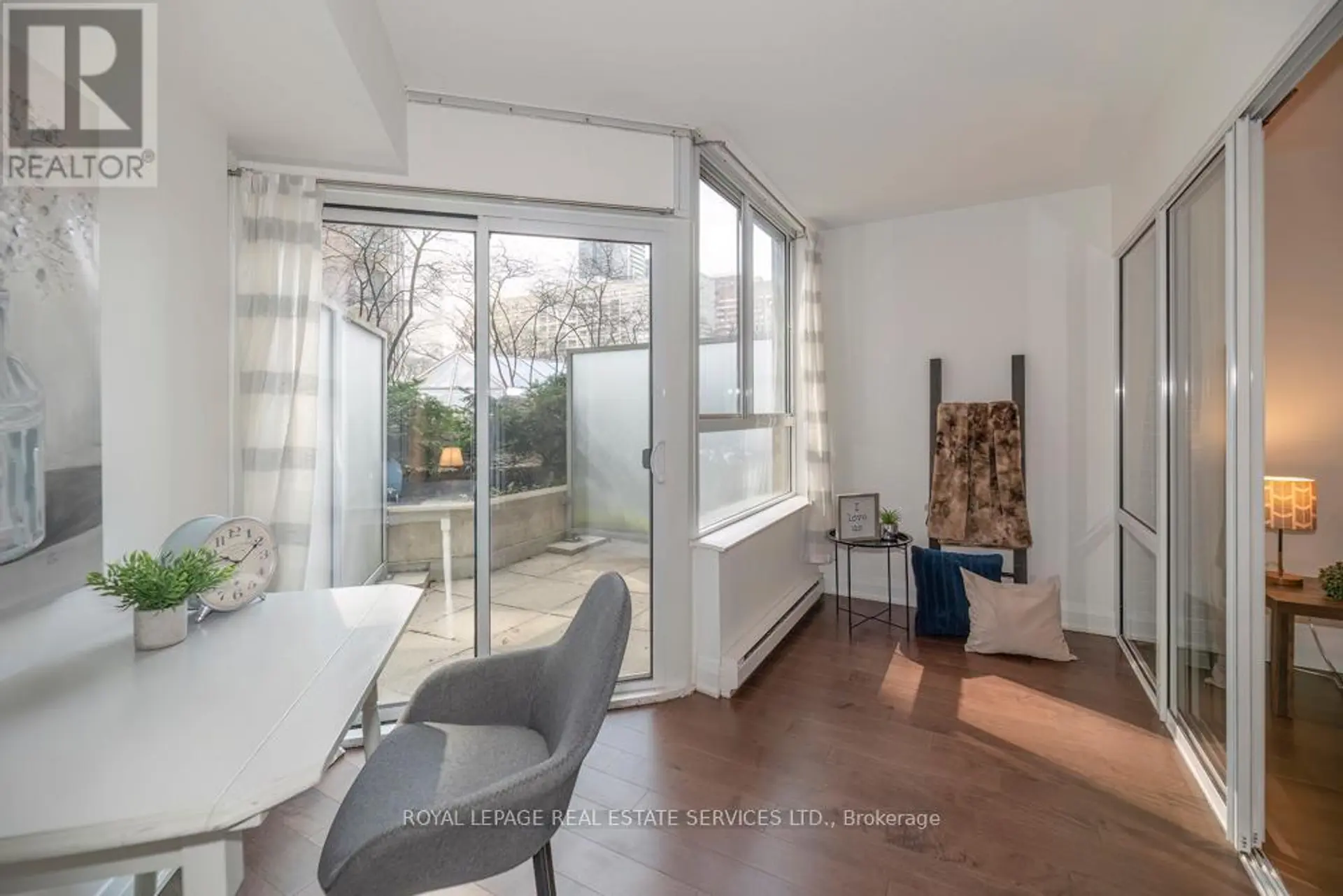 #320 711 BAY STREET - Image 12