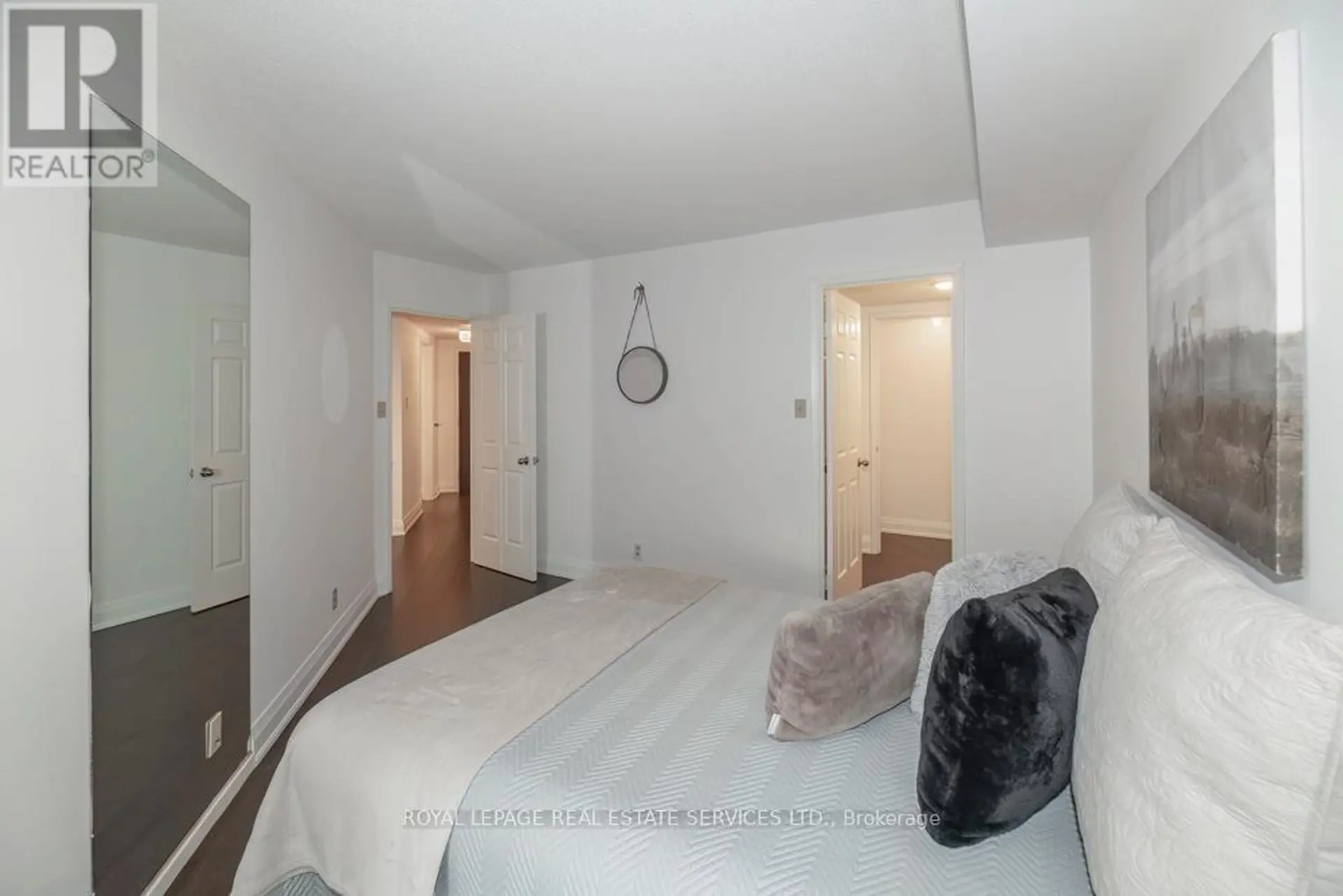 #320 711 BAY STREET - Image 14