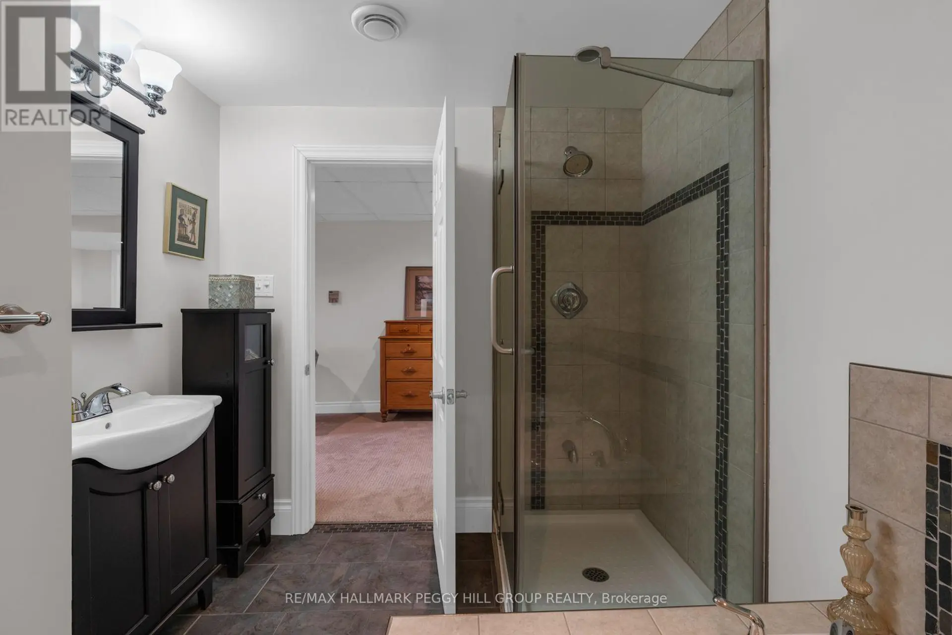 996 ARNOLD STREET - Image 12