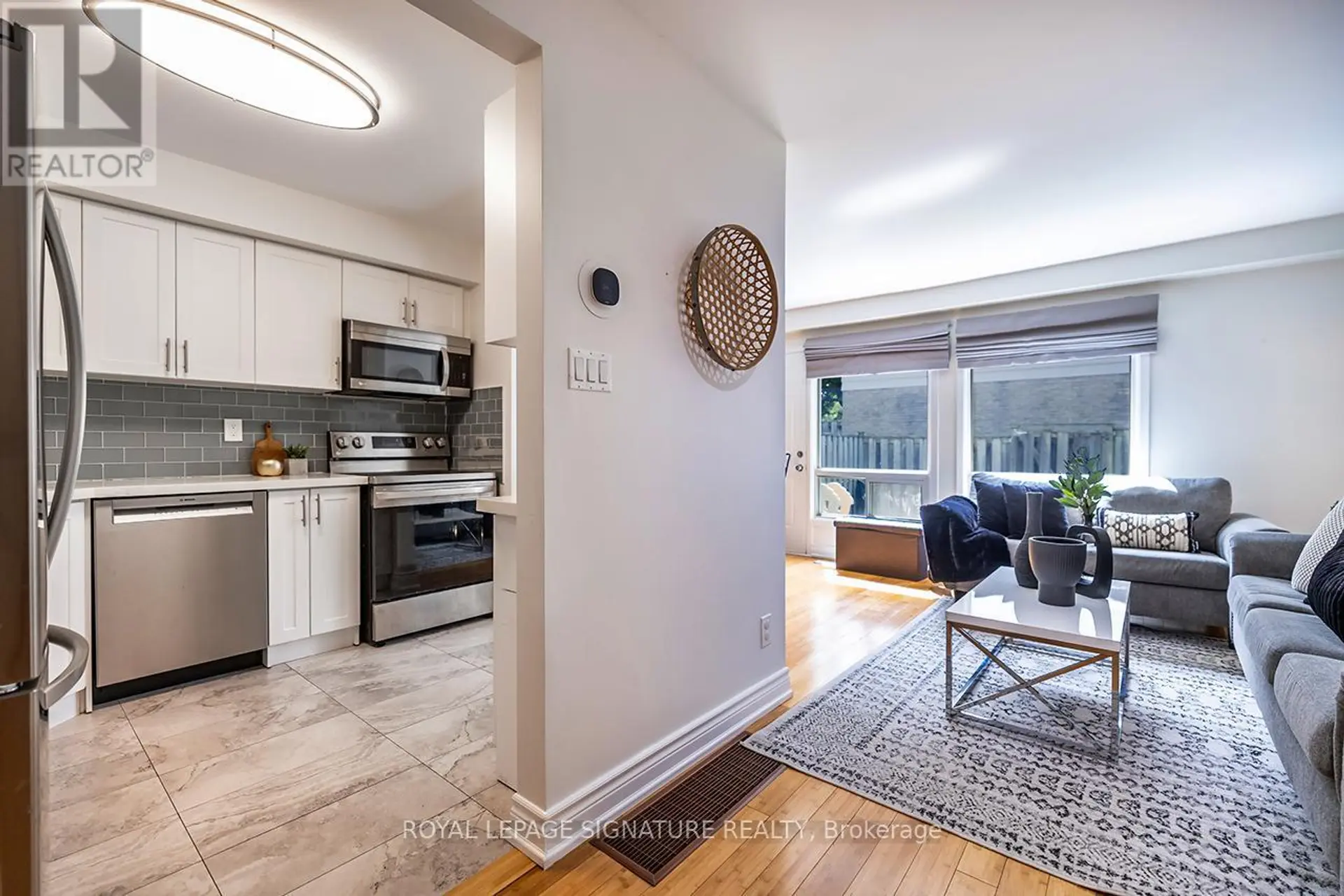 106 THORNY VINEWAY - Image 3