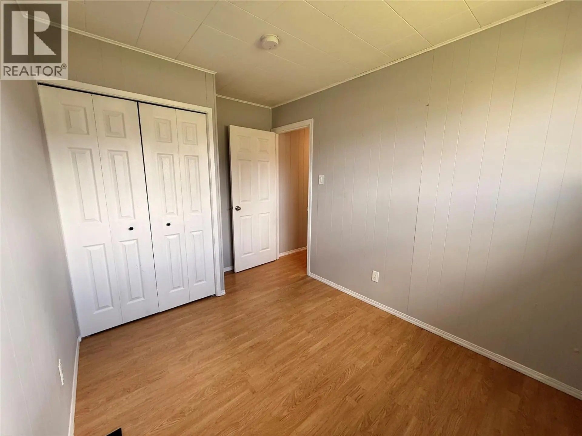 1016 120 Avenue - Image 10