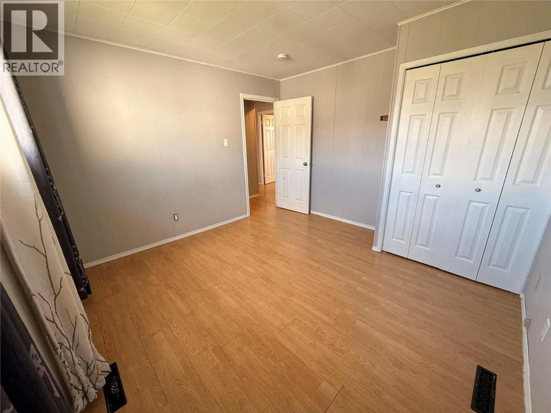 1016 120 Avenue - Image 11