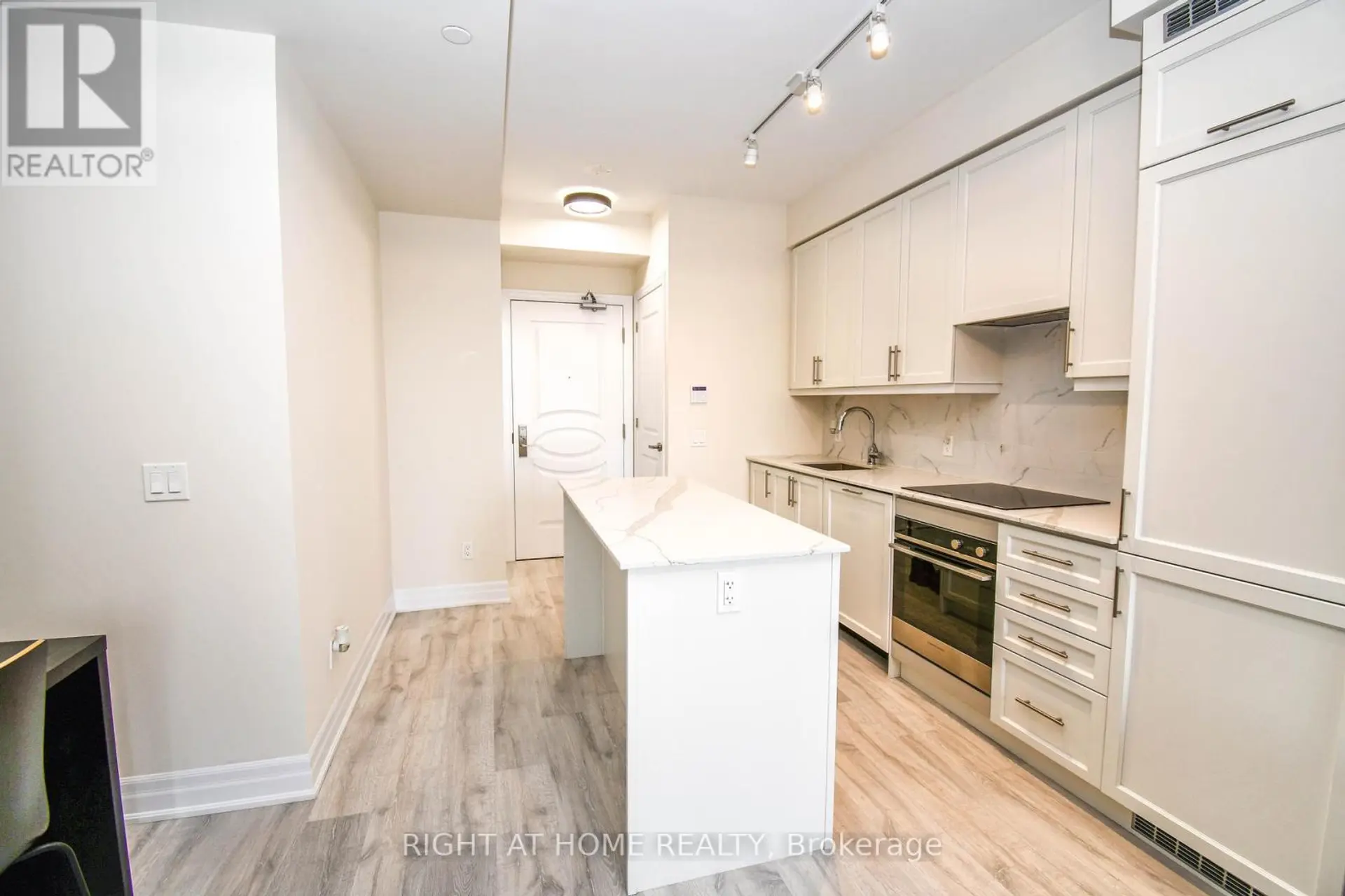 #811 9085 JANE STREET - Image 3