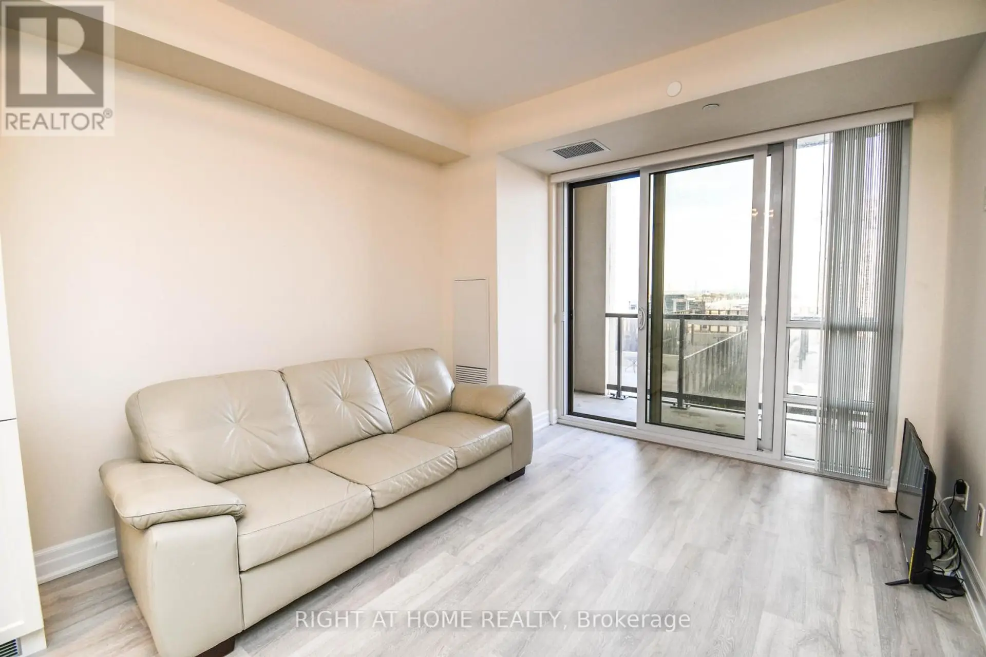 #811 9085 JANE STREET - Image 6