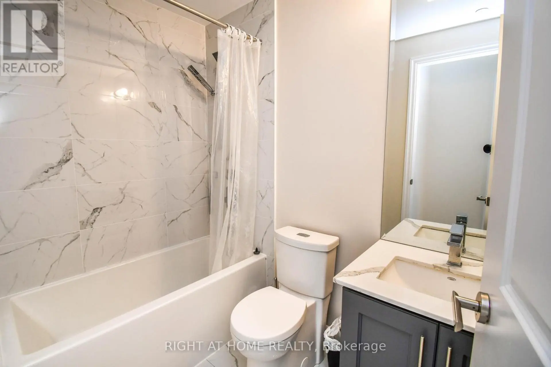 #811 9085 JANE STREET - Image 8