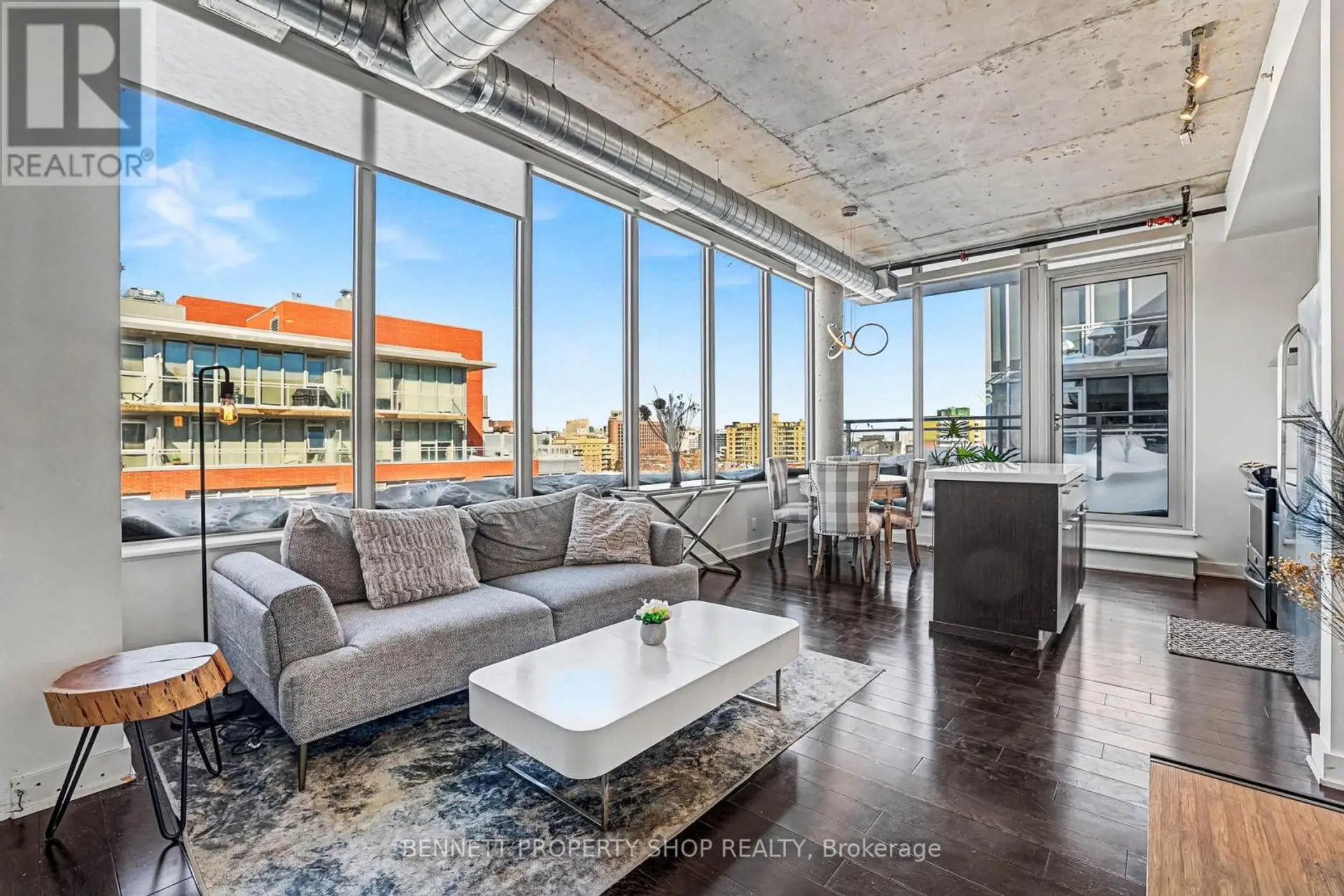 #811 360 MCLEOD STREET - Image 2
