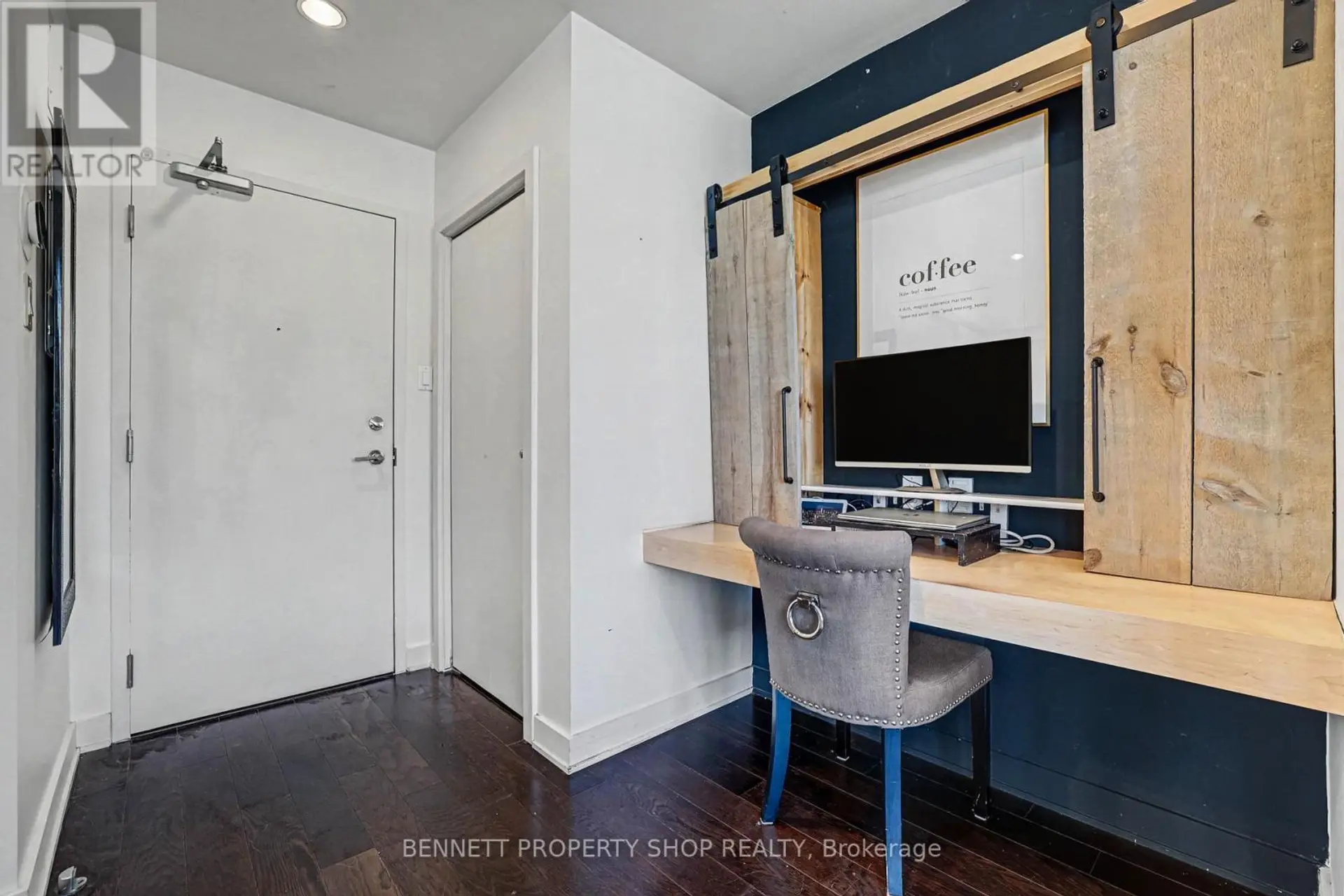 #811 360 MCLEOD STREET - Image 9
