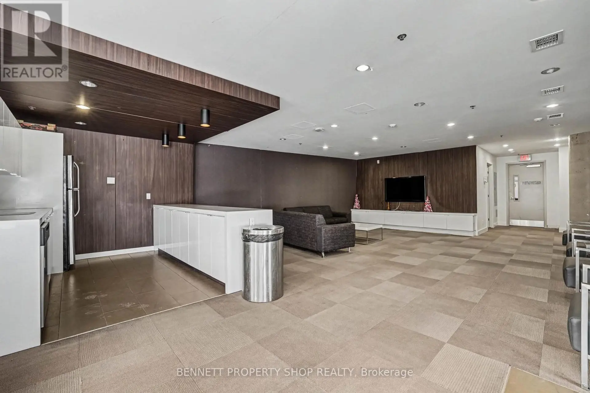 #811 360 MCLEOD STREET - Image 12