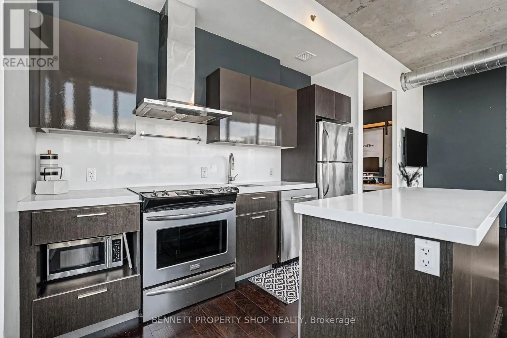 #811 360 MCLEOD STREET - Image 5