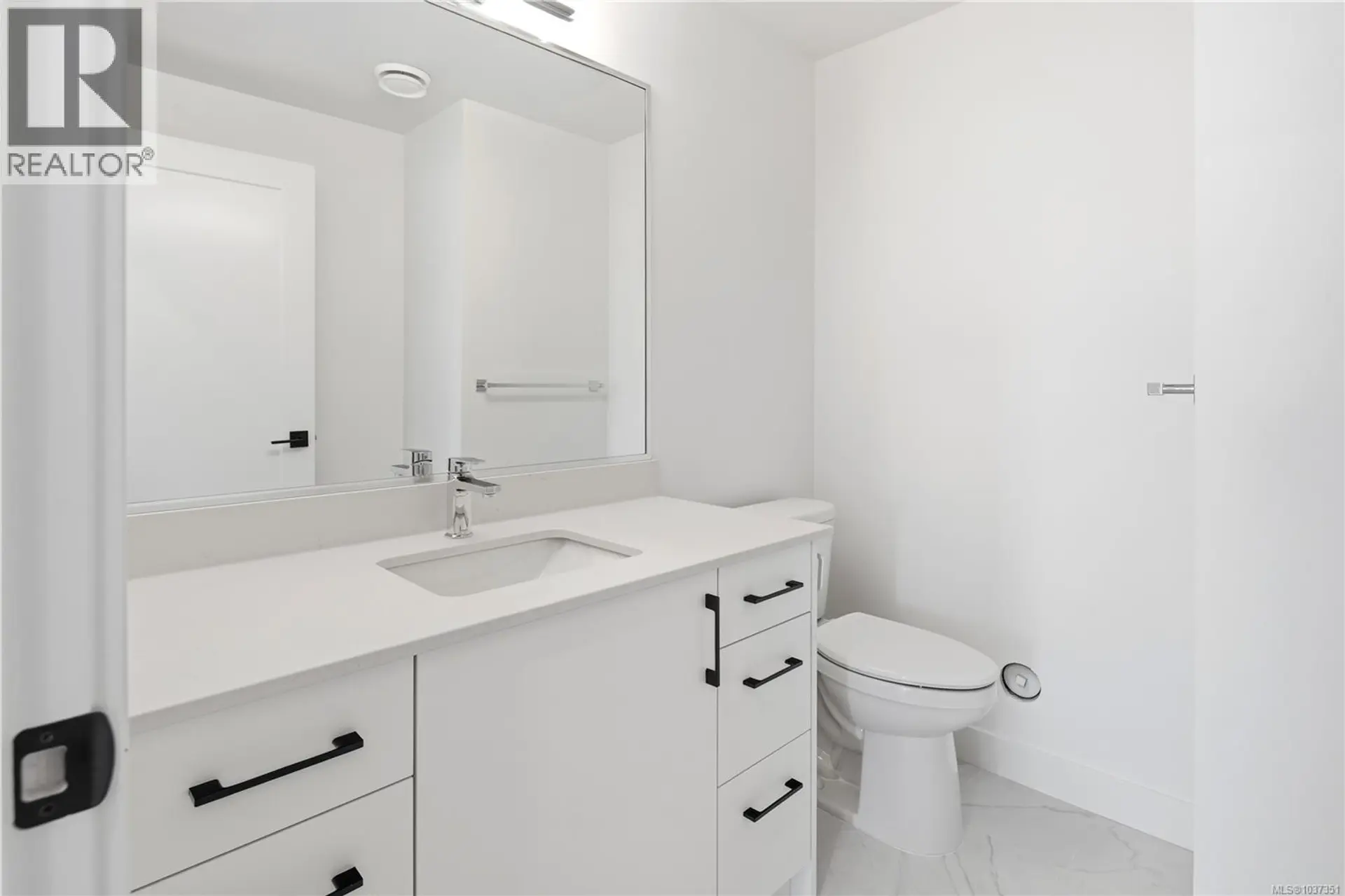 #101 7057 Central Saanich Rd - Image 11
