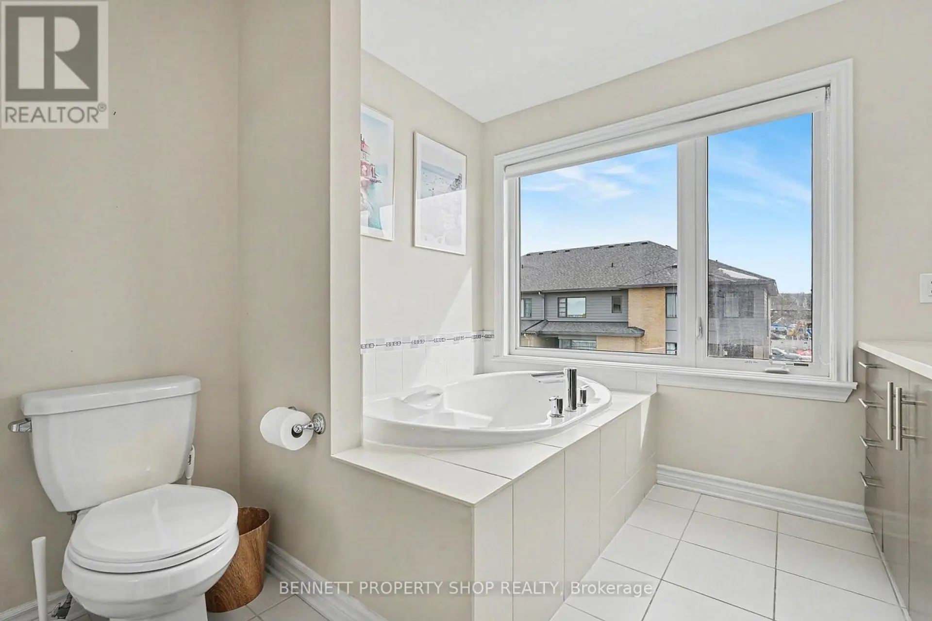 554 STARGAZER CRESCENT - Image 11
