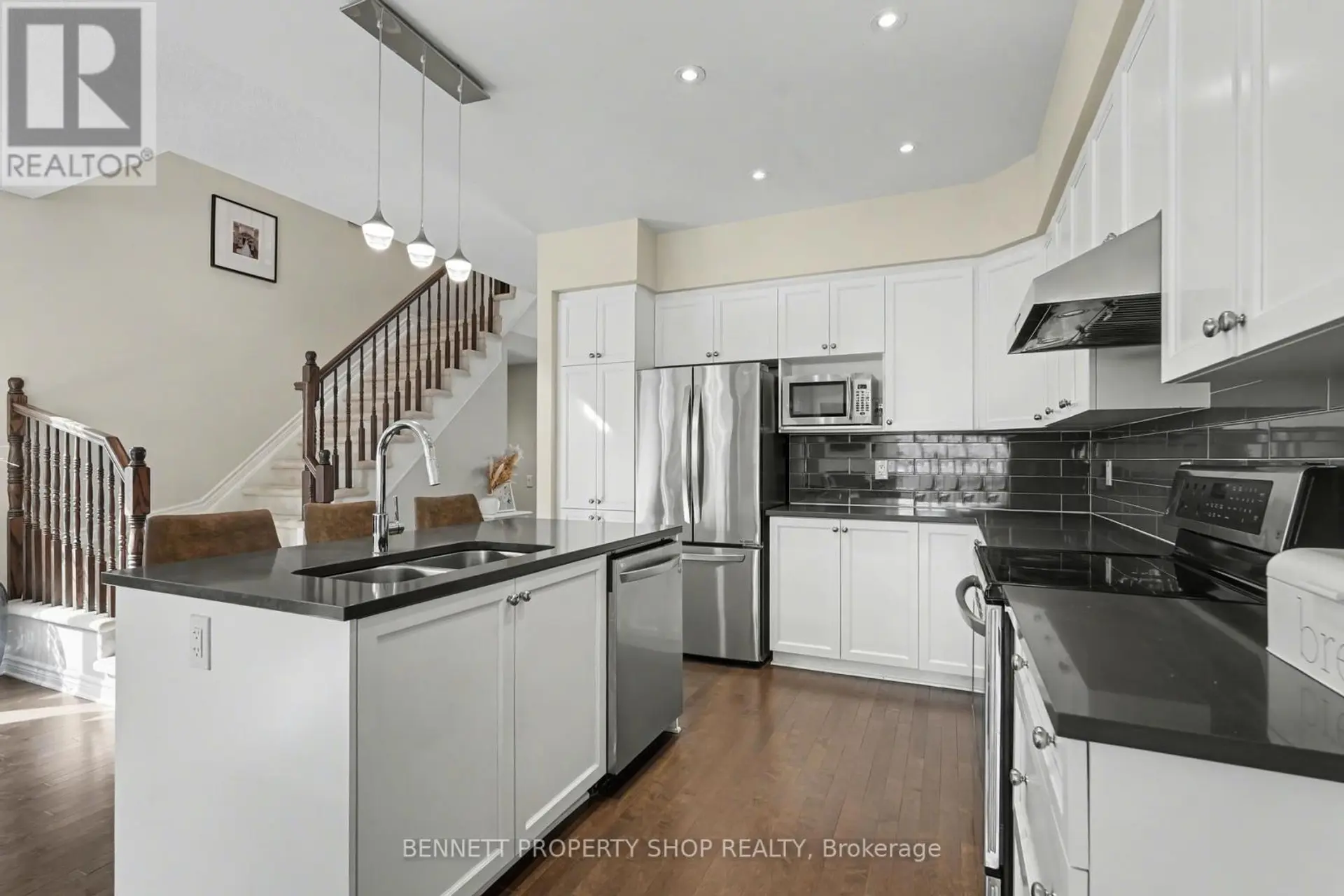 554 STARGAZER CRESCENT - Image 4