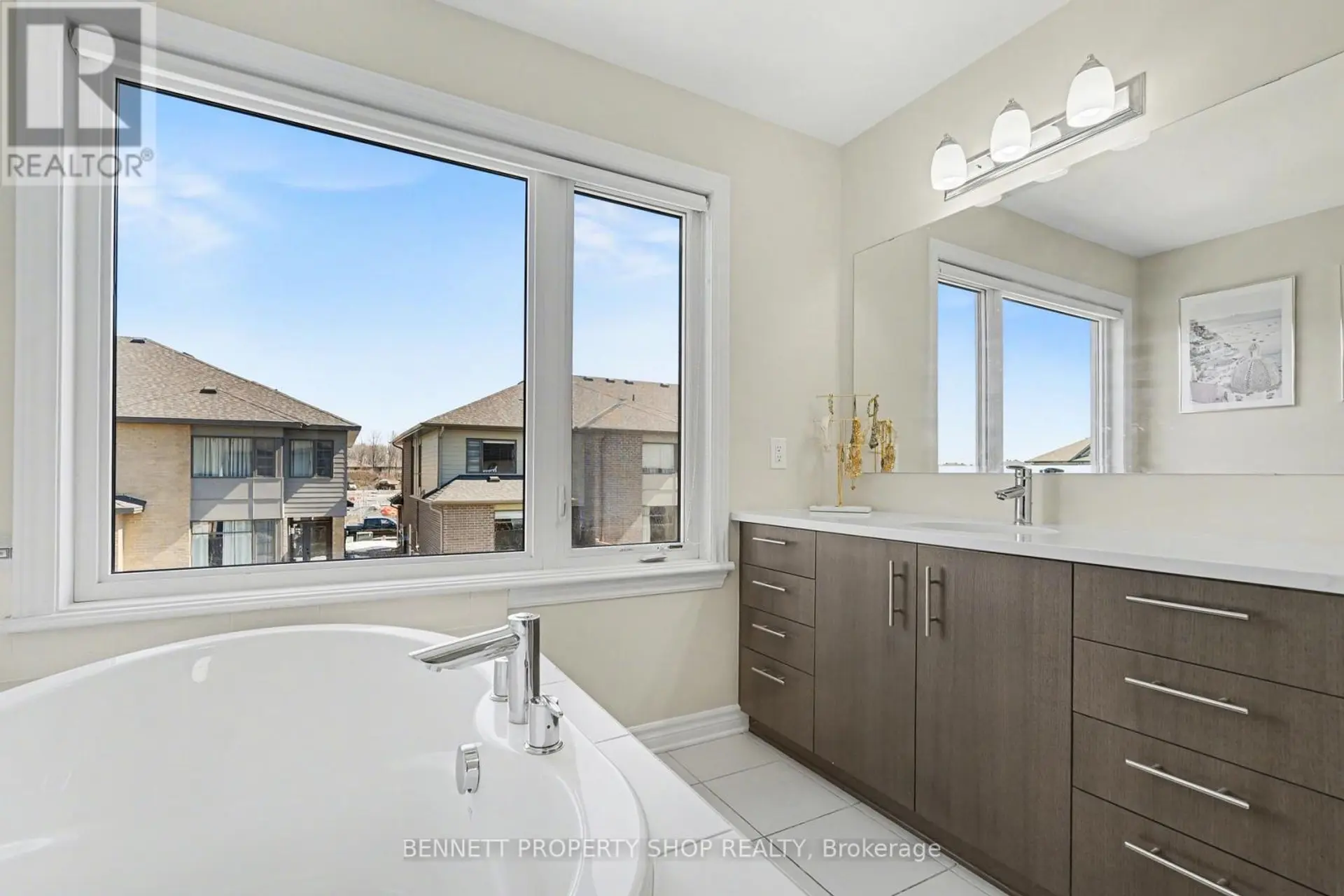 554 STARGAZER CRESCENT - Image 12