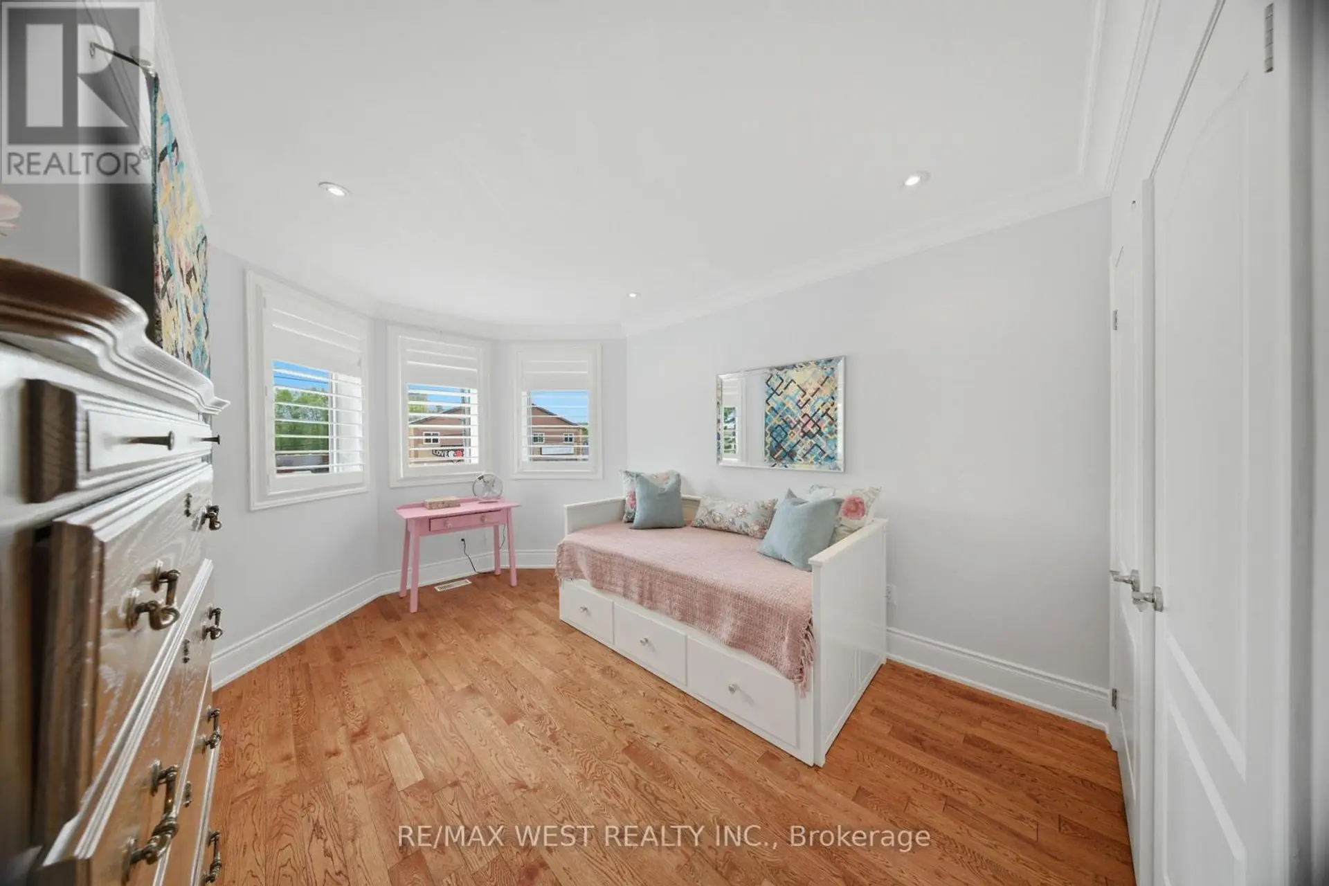 49 BRONTE STREET S - Image 12