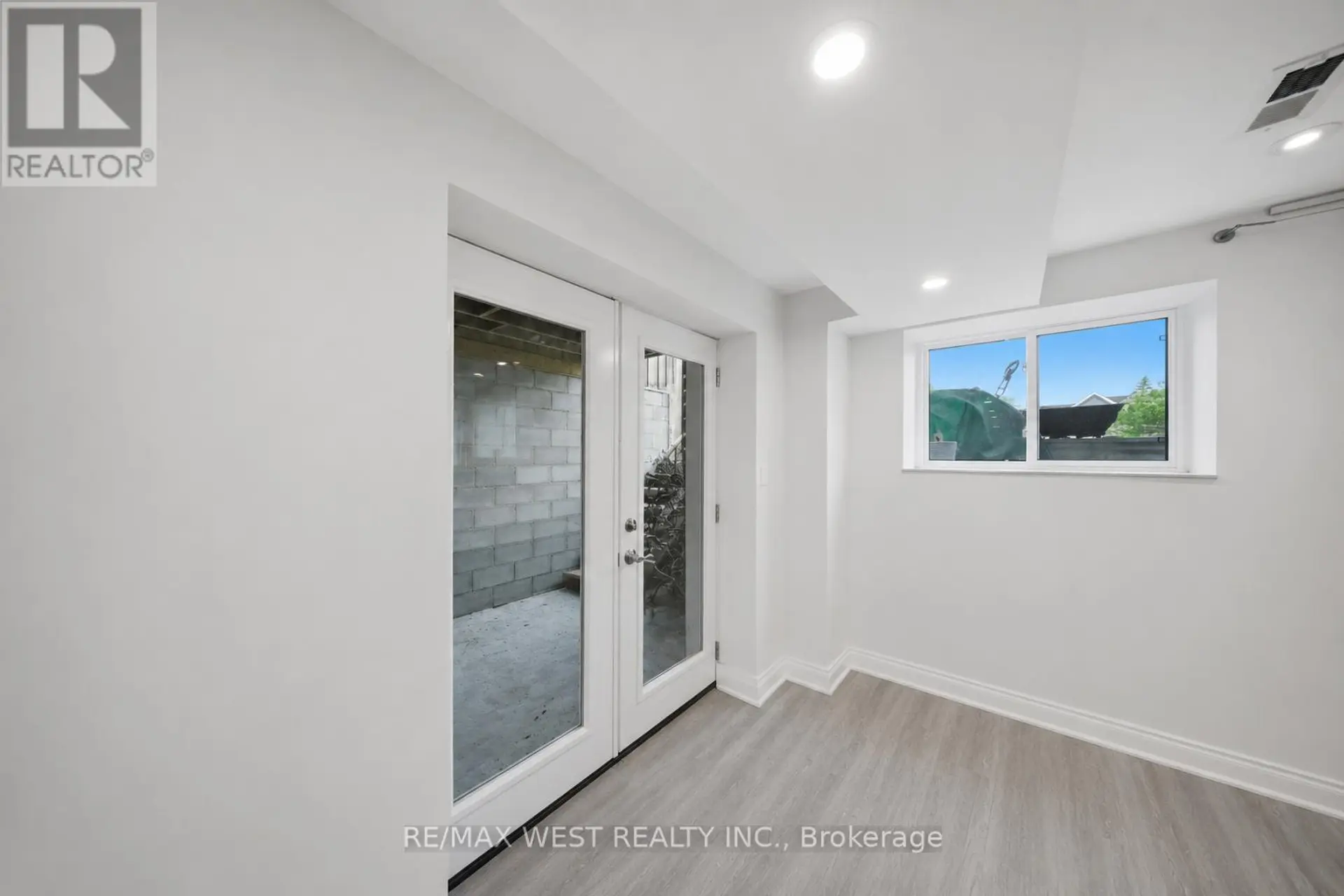 49 BRONTE STREET S - Image 13
