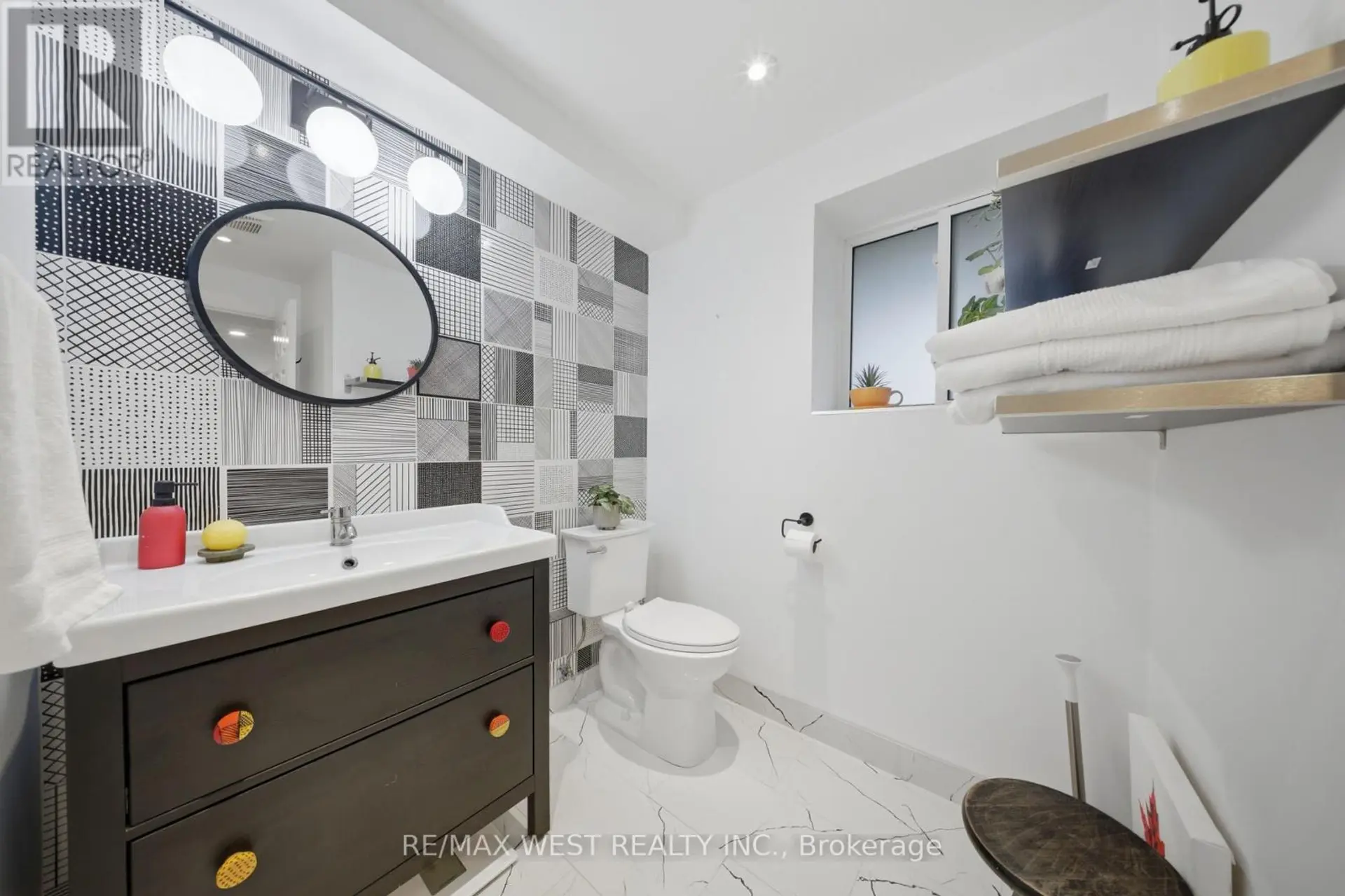 49 BRONTE STREET S - Image 16