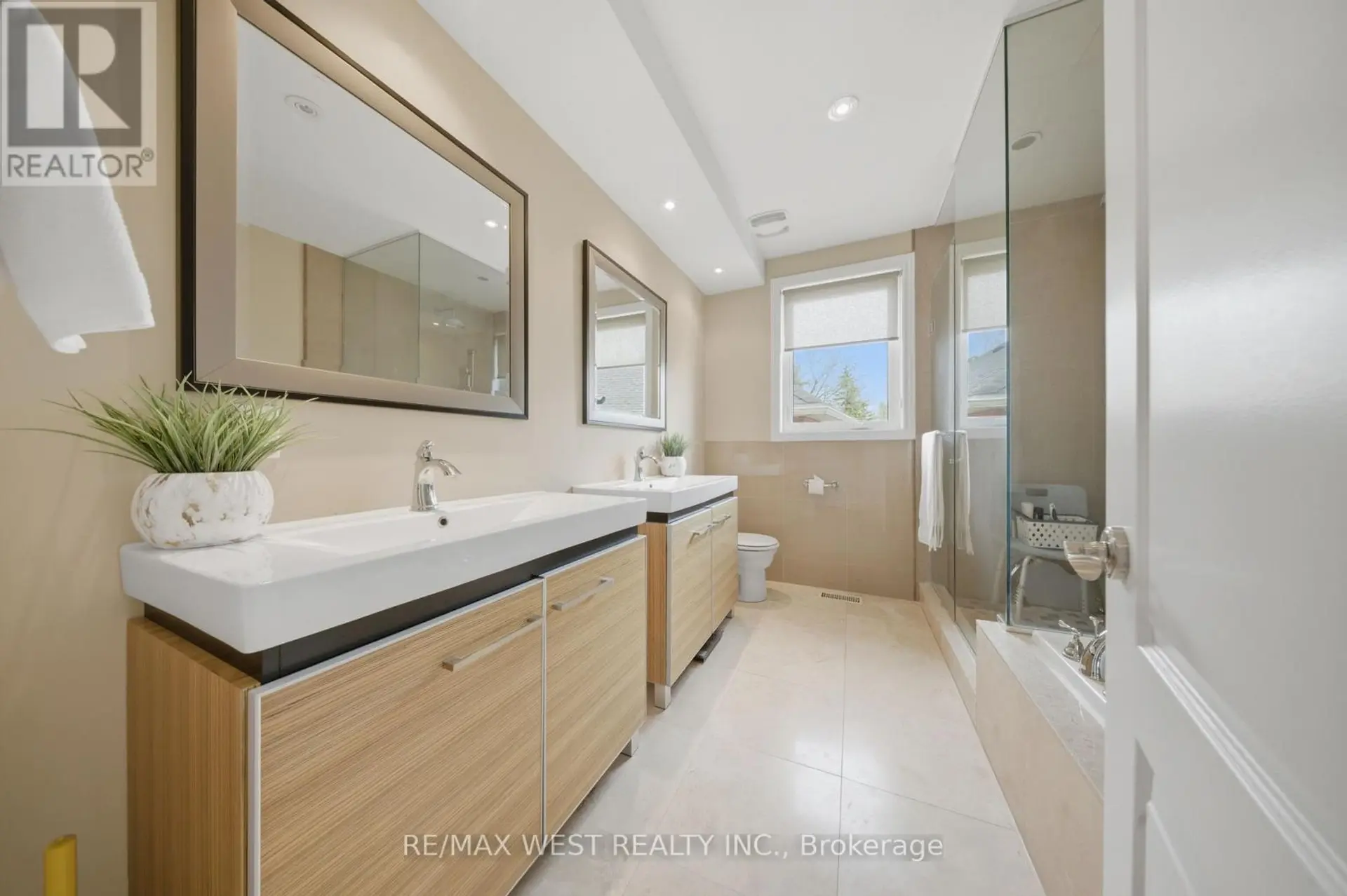 49 BRONTE STREET S - Image 8