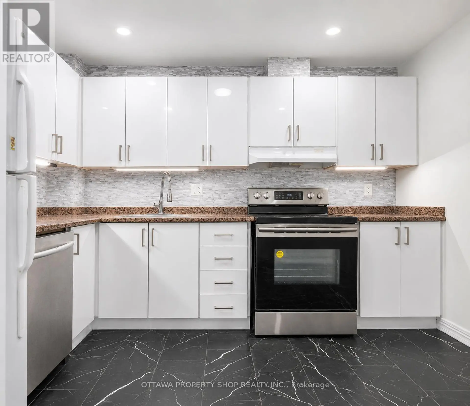 #185 825 CAHILL DRIVE W - Image 2