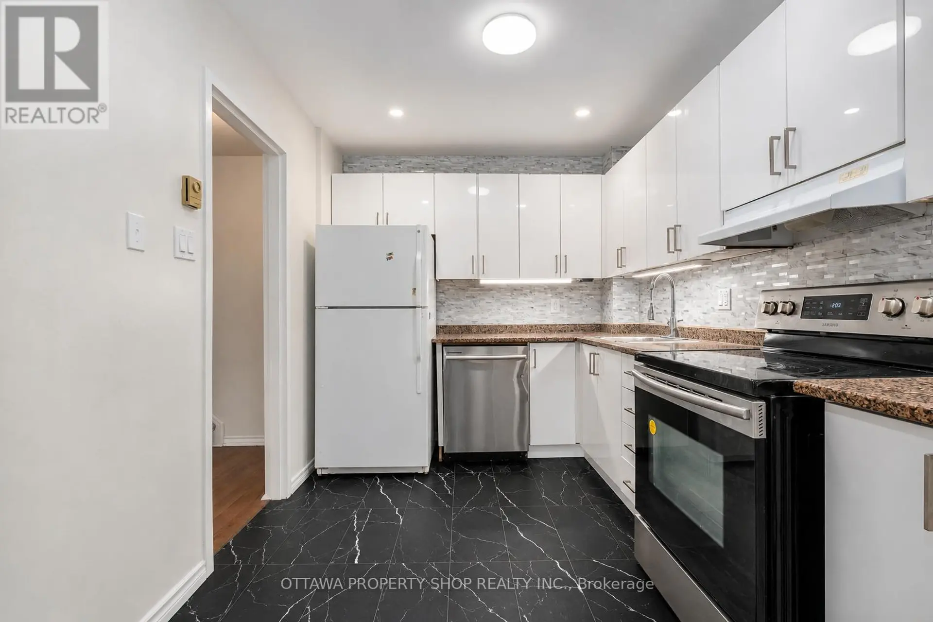 #185 825 CAHILL DRIVE W - Image 3