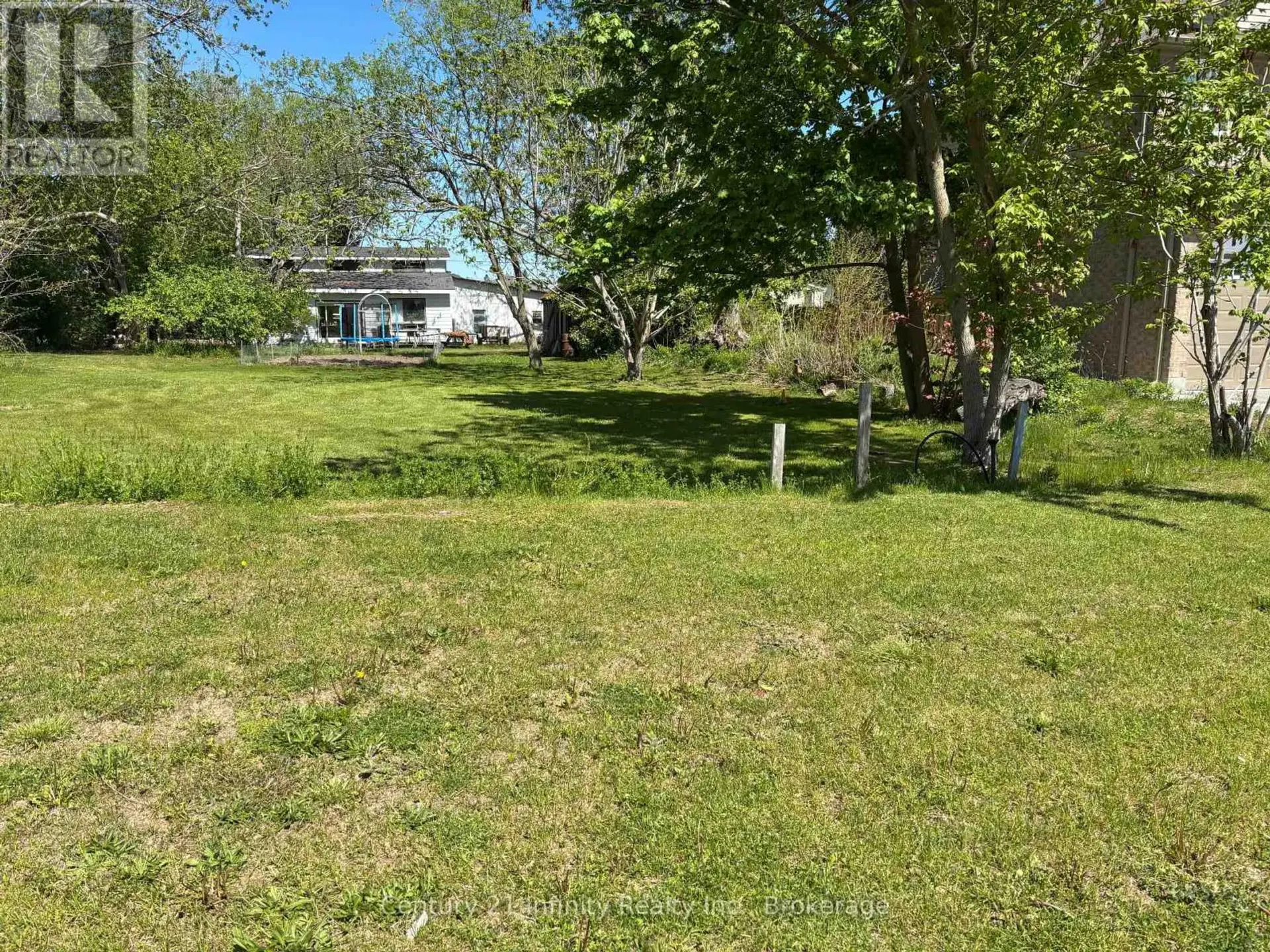 54 TOWNLINE ROAD S - Image 2